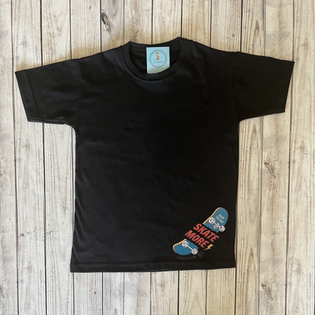 REMERA SKATE CHER NEGRA