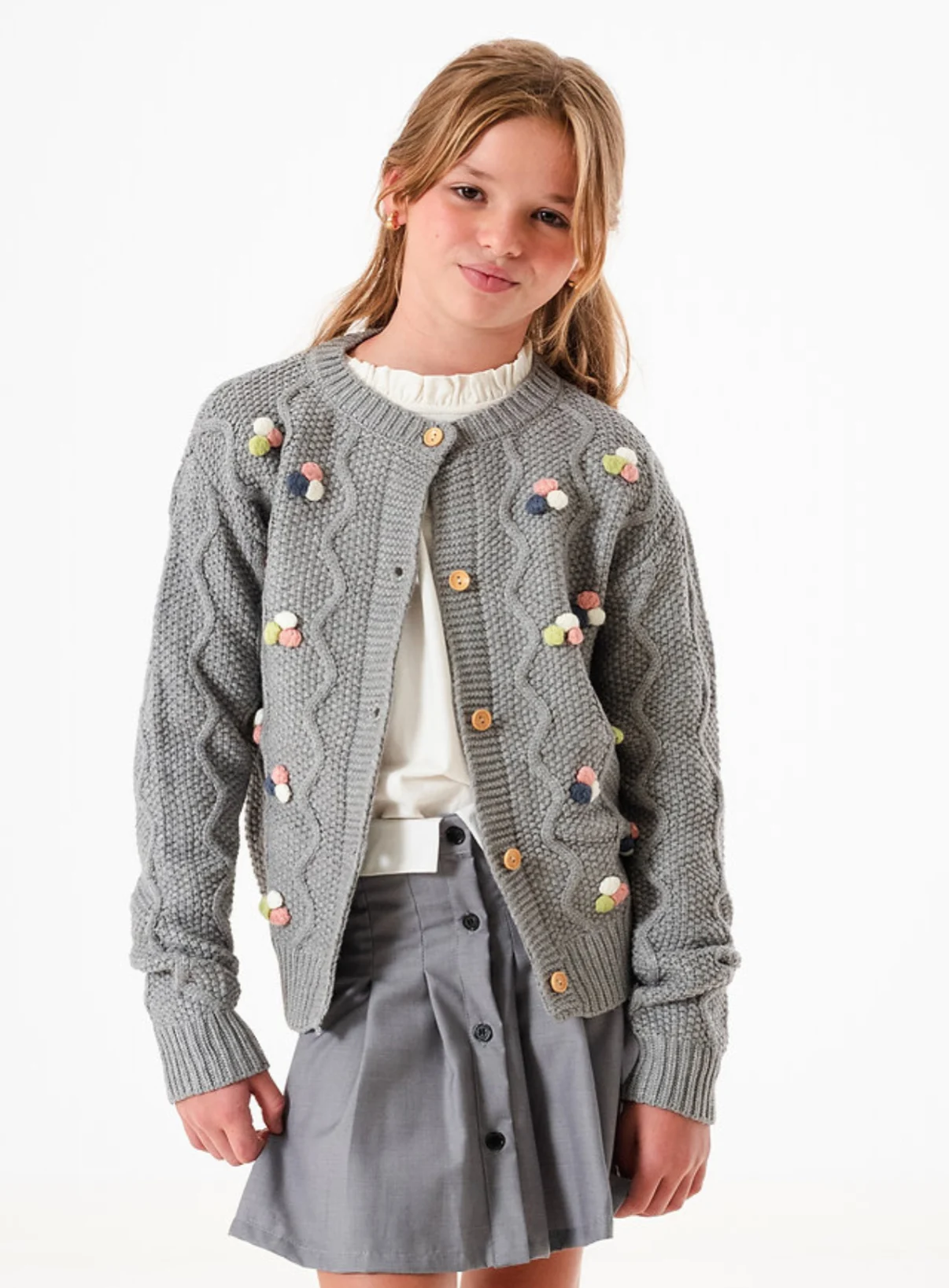 CARDIGAN POM POM GRIS . LÍNEA IMPORTADA