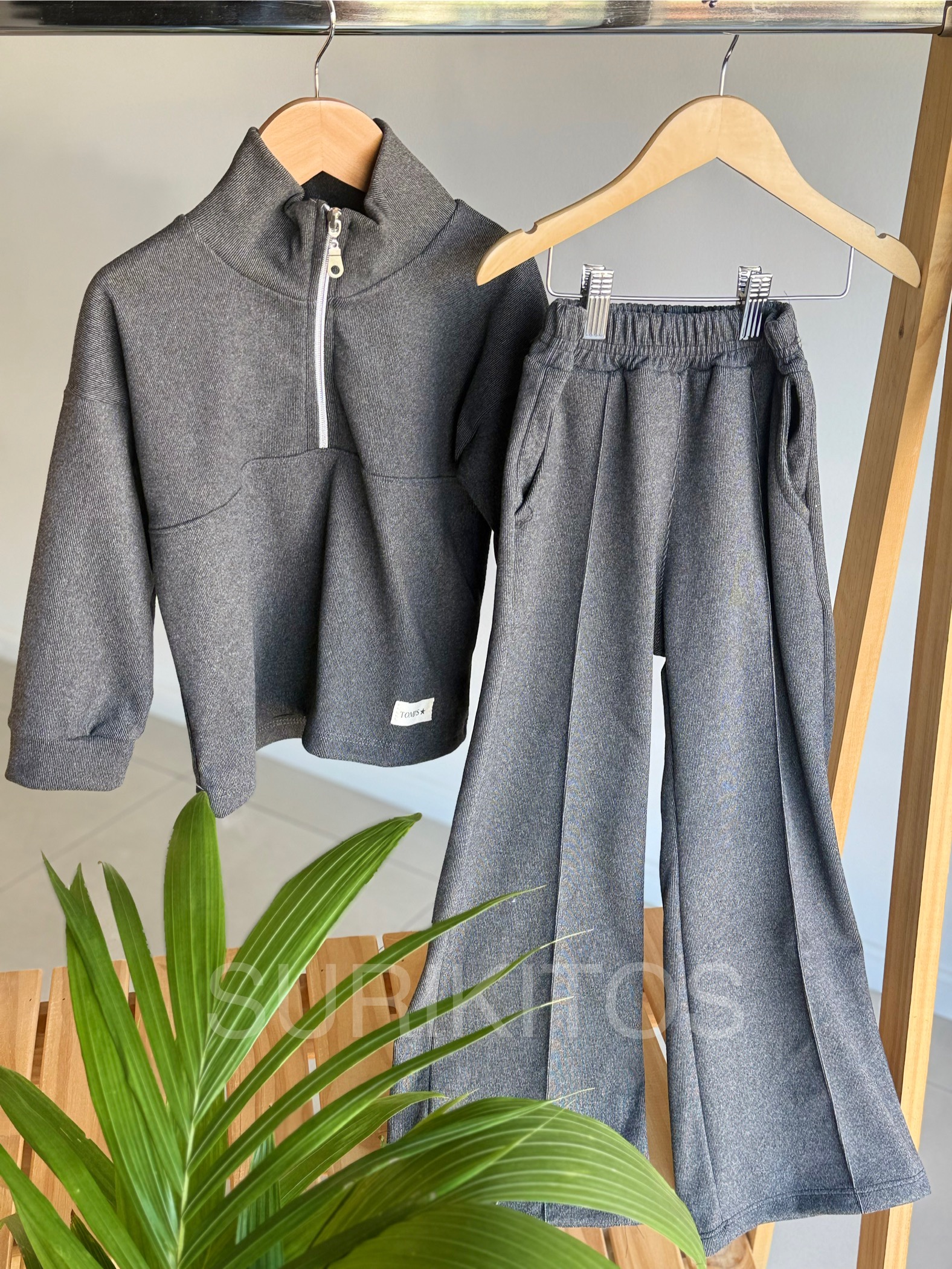 CONJUNTO DARLON GRIS TOPO