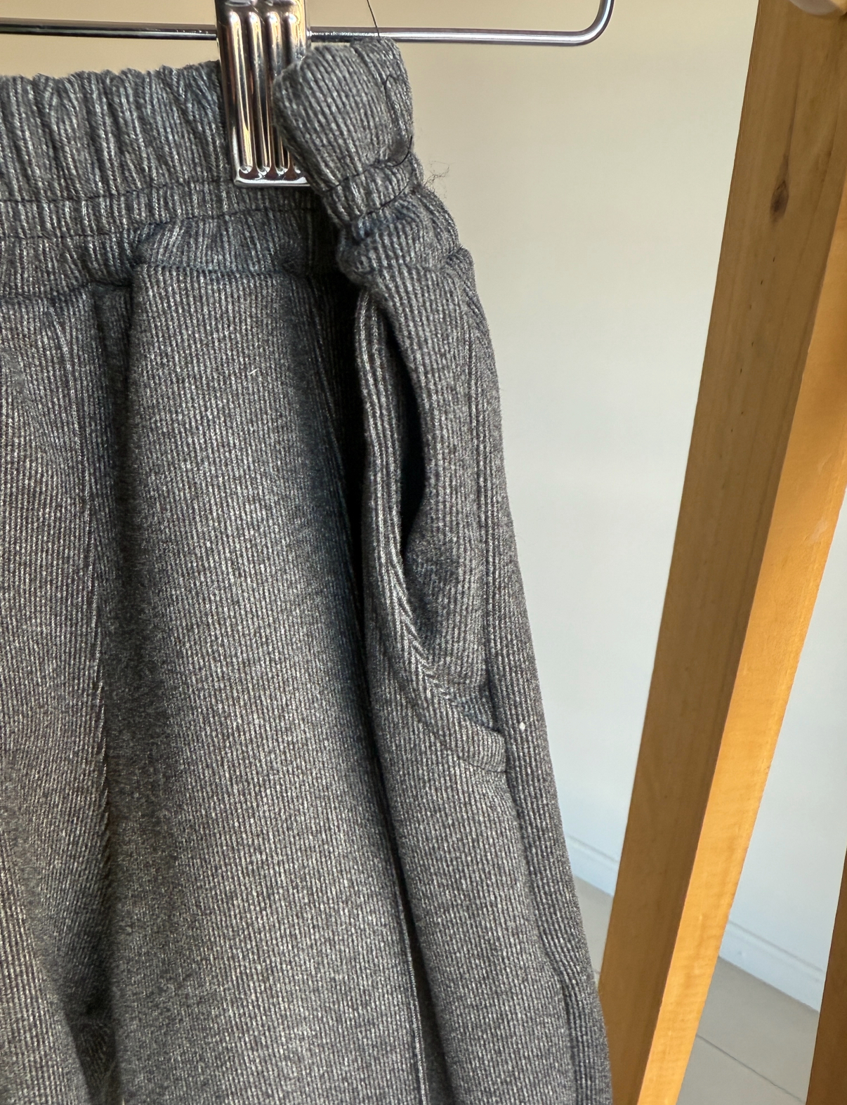 CONJUNTO DARLON GRIS TOPO - Imagen 2