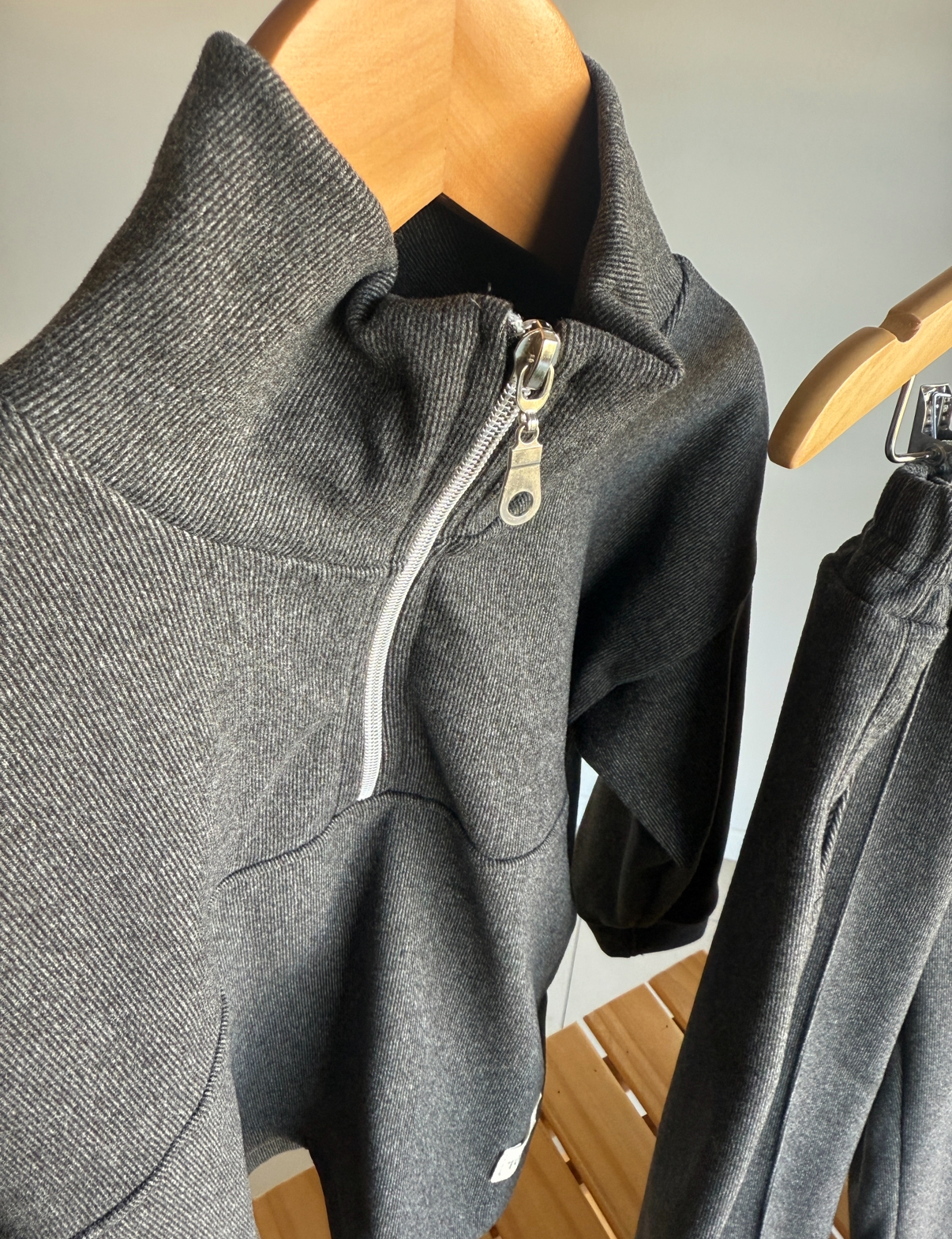CONJUNTO DARLON GRIS TOPO - Imagen 3