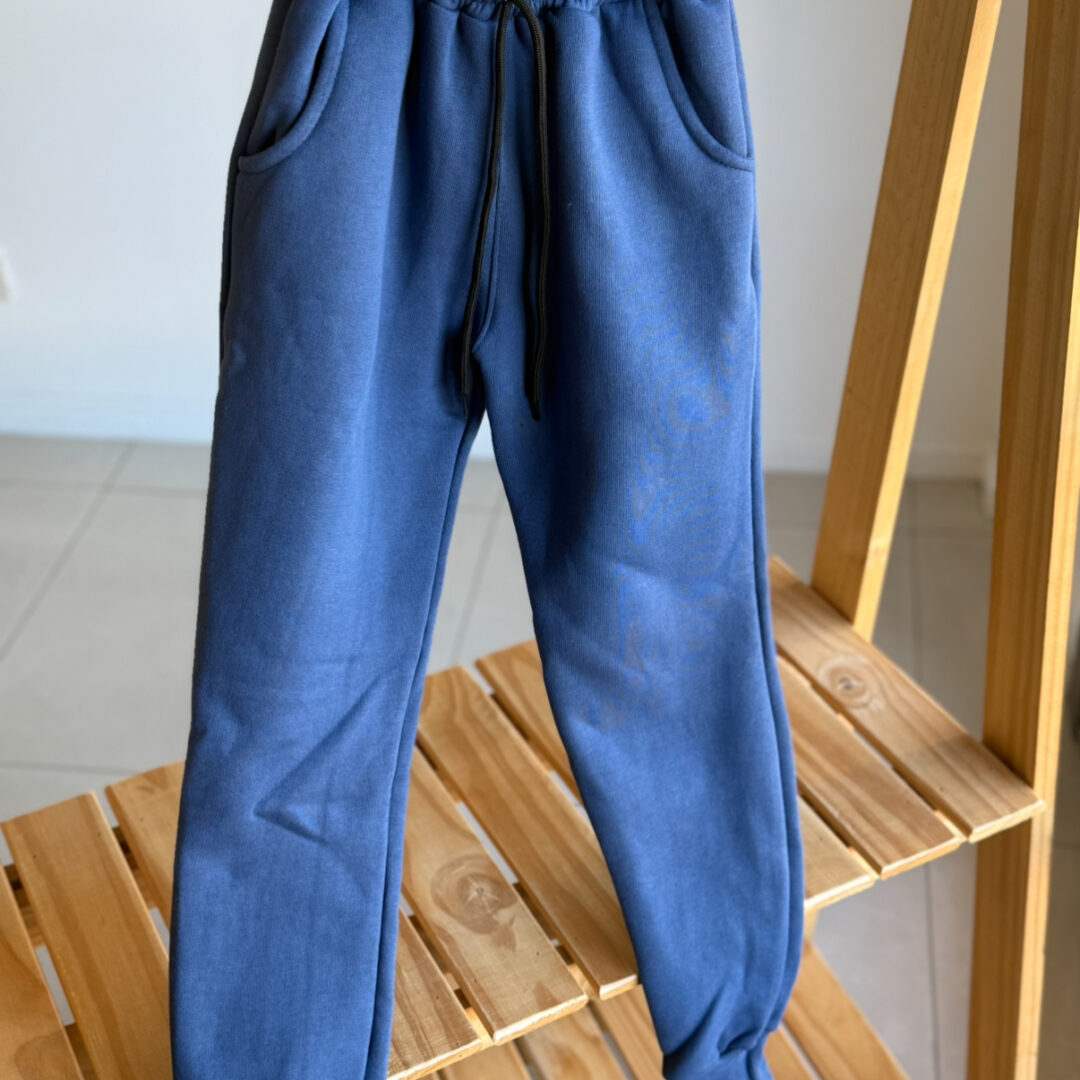JOGGER LAZO FRISA AZUL PETROLEO
