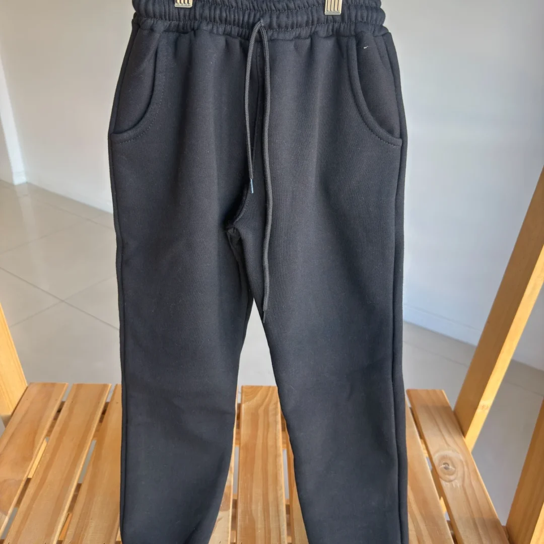 JOGGER LAZO FRISA NEGRO