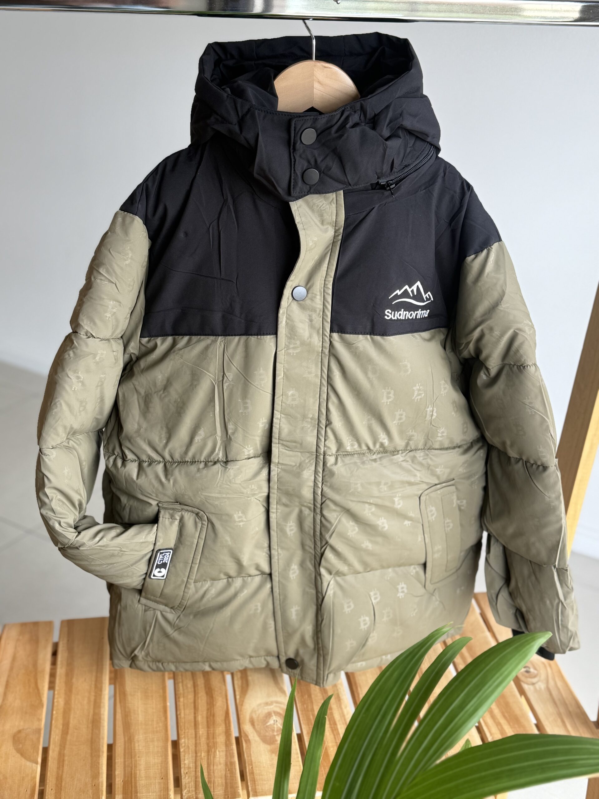 CAMPERA DE ABRIGO PUFFER VERDE . LÍNEA IMPORTADA
