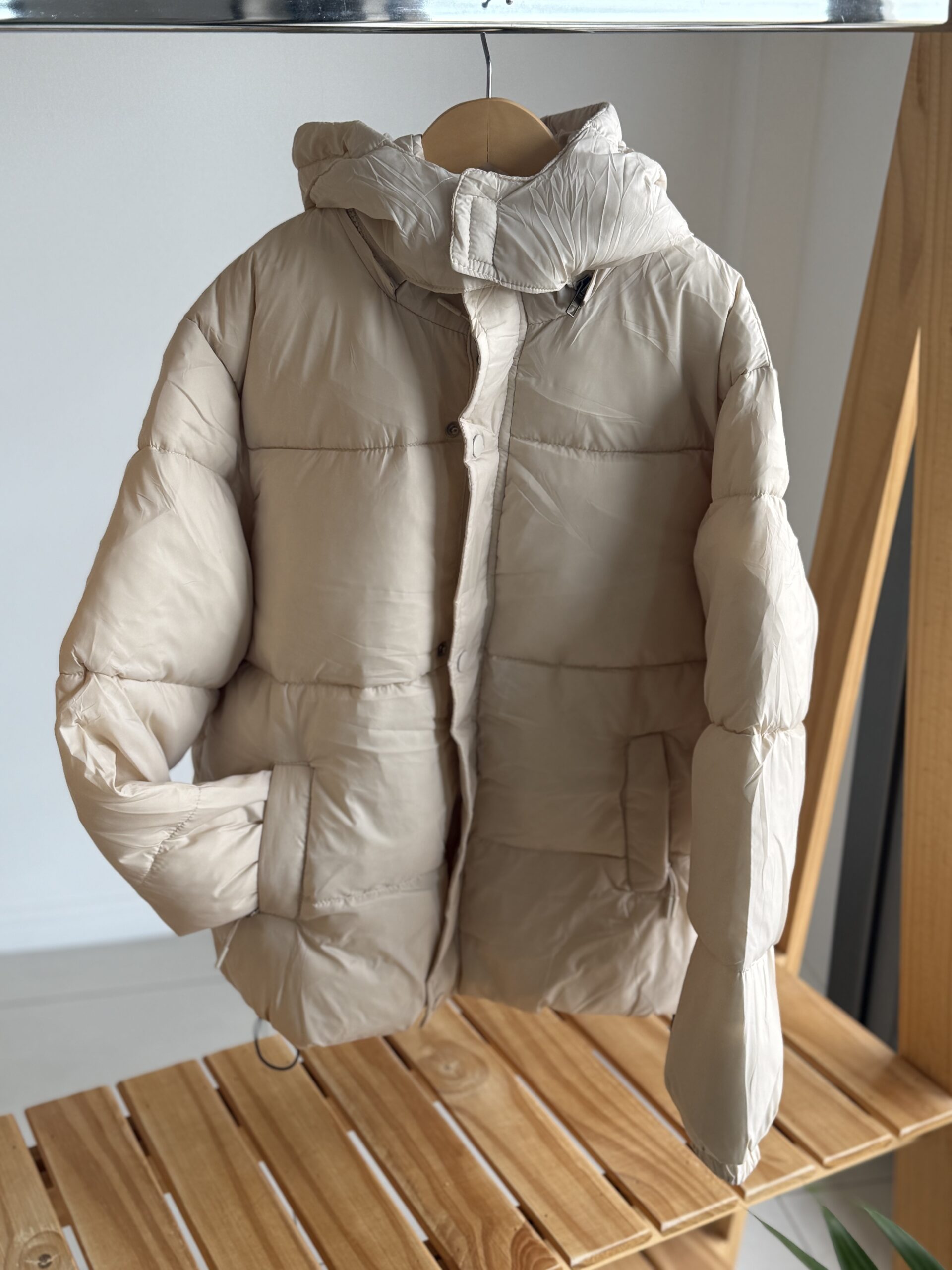CAMPERA DE ABRIGO UNISEX PUFFER NATURAL. IMPORTADA