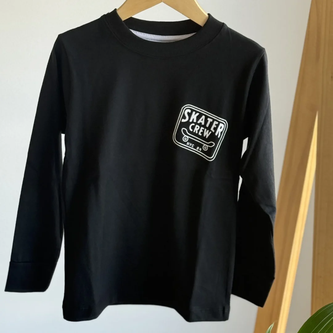 REMERA SKATER CREW NEGRA