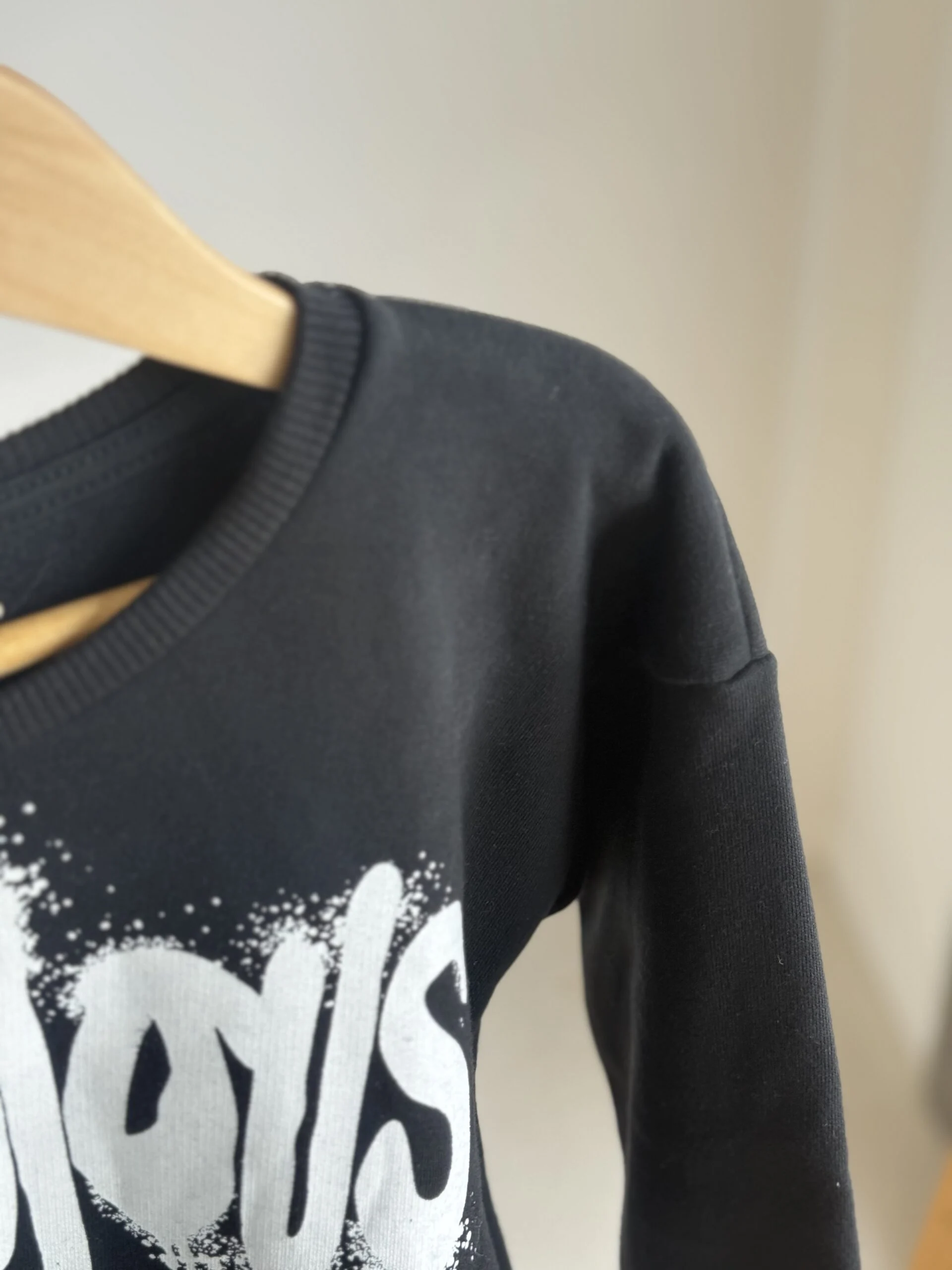 BUZO FAMOUS NEGRO - Imagen 2