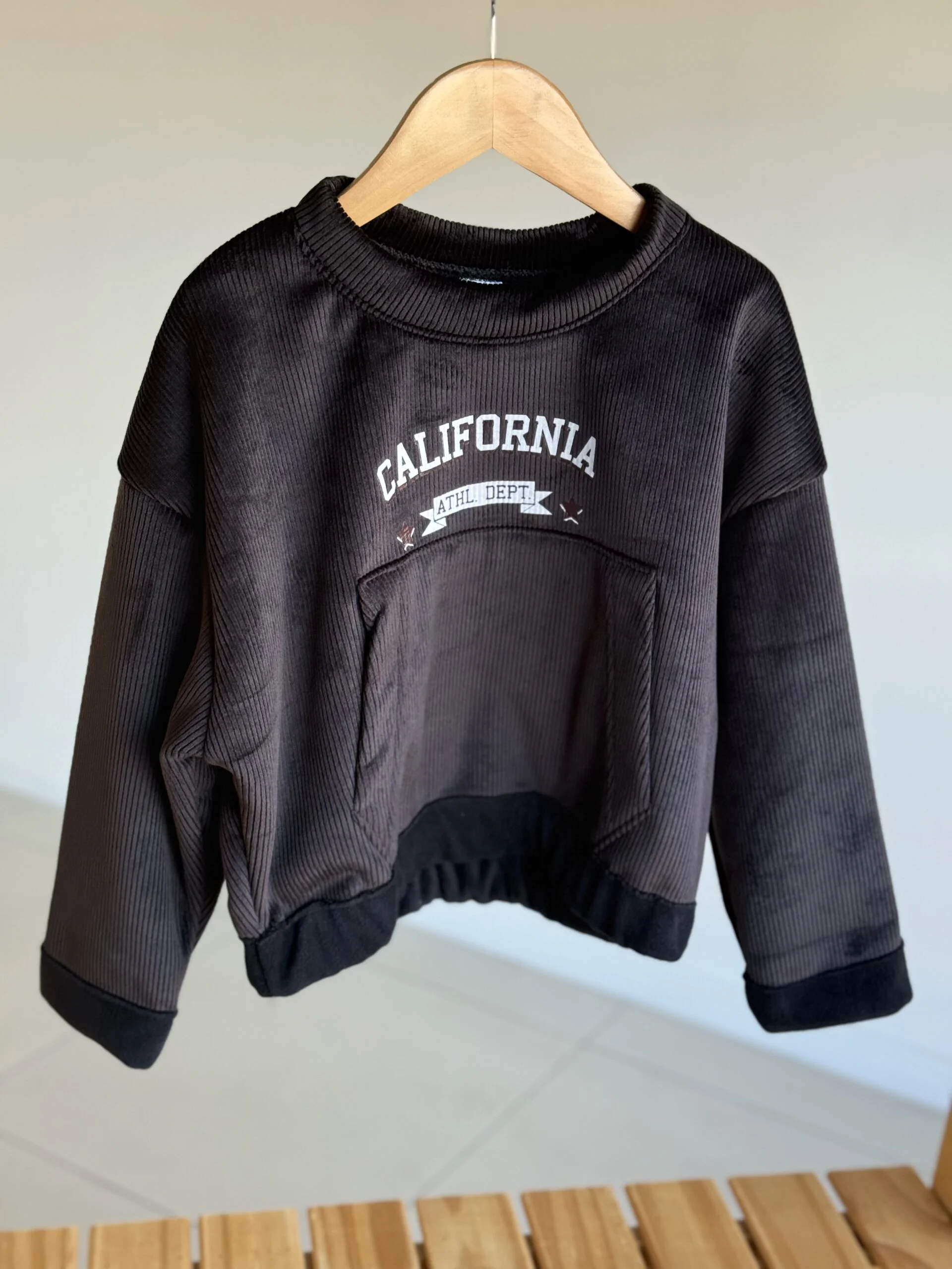BUZO CALIFORNIA CORDEROY NEGRO C/ CORDERITO