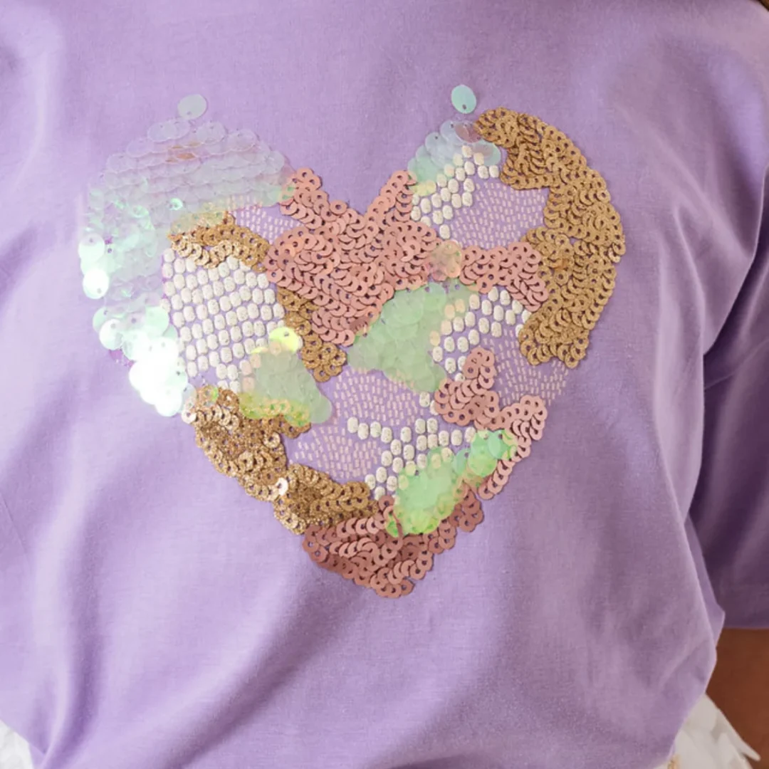 REMERA CORAZÓN VIOLETA . LÍNEA IMPORTADA