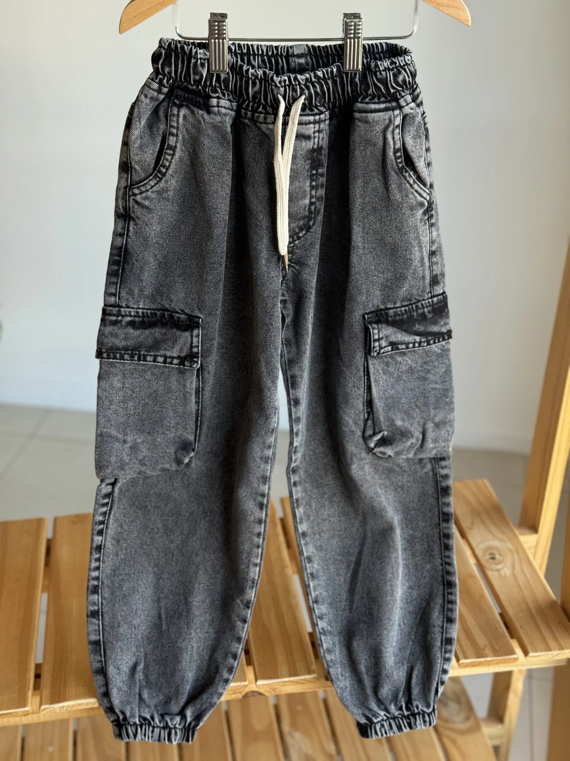 JOGGER NAHUEL CARGO GRIS