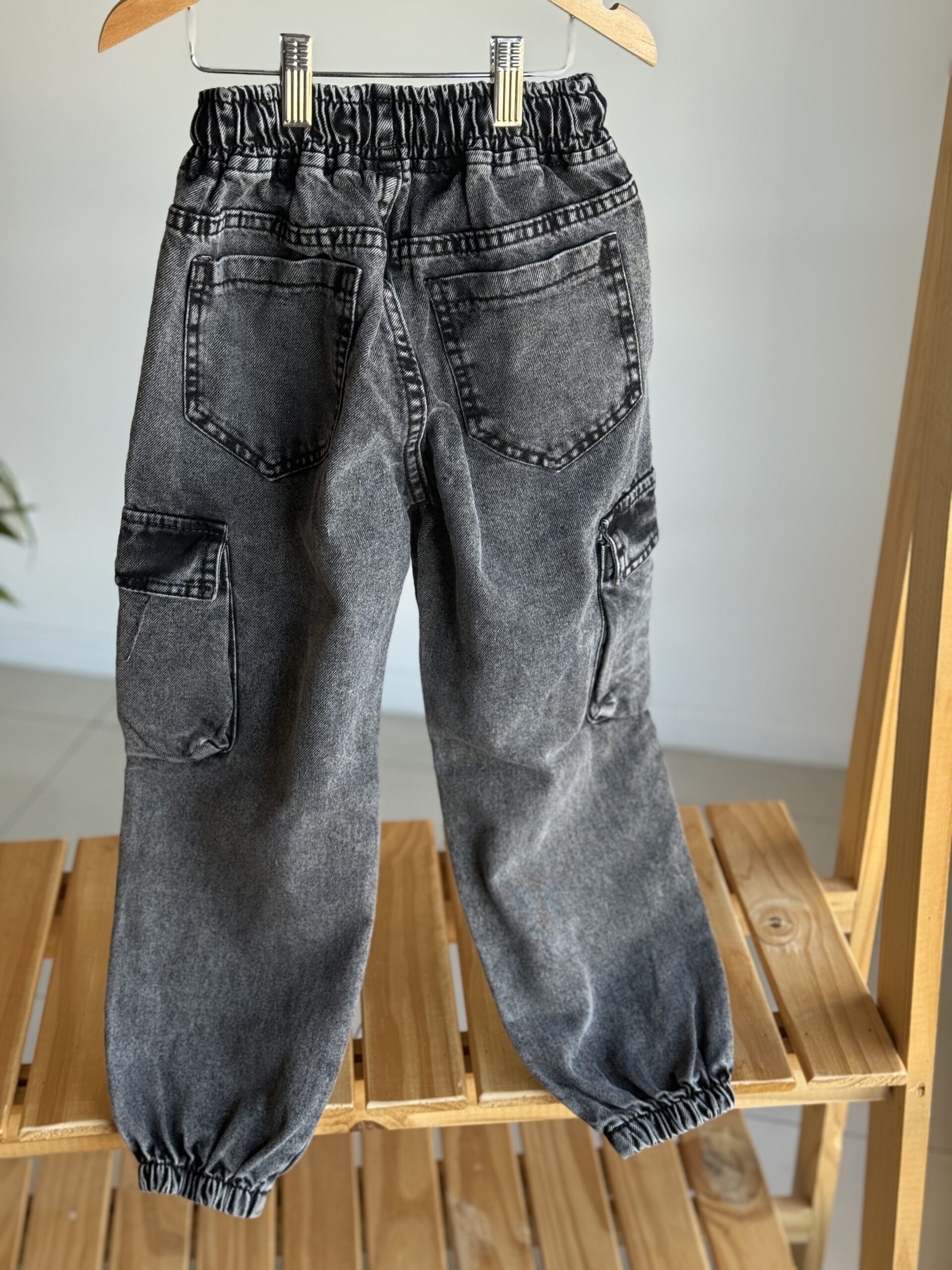 JOGGER NAHUEL CARGO GRIS - Imagen 3