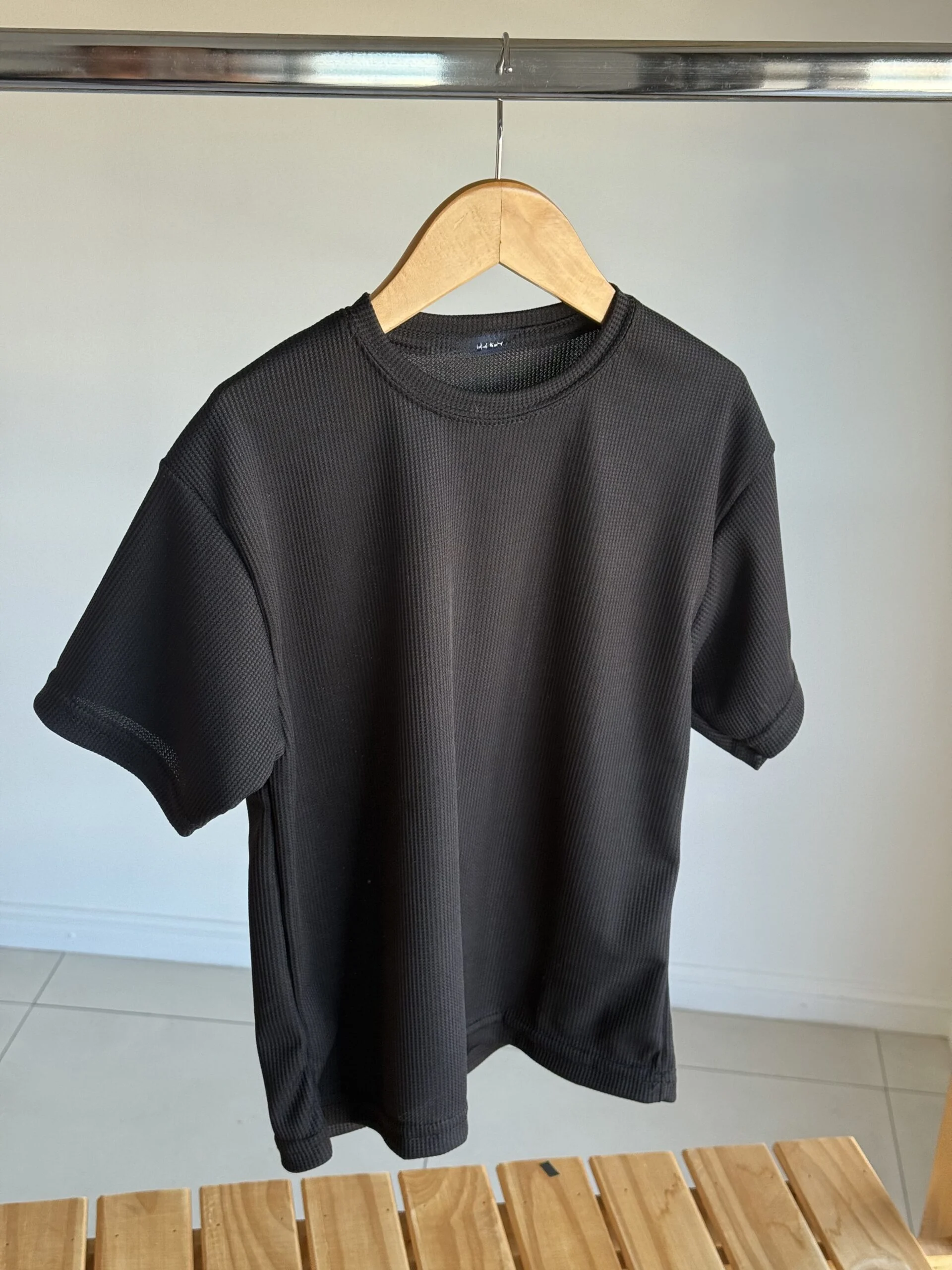 REMERA MANGAS CORTAS WAFLE NEGRO