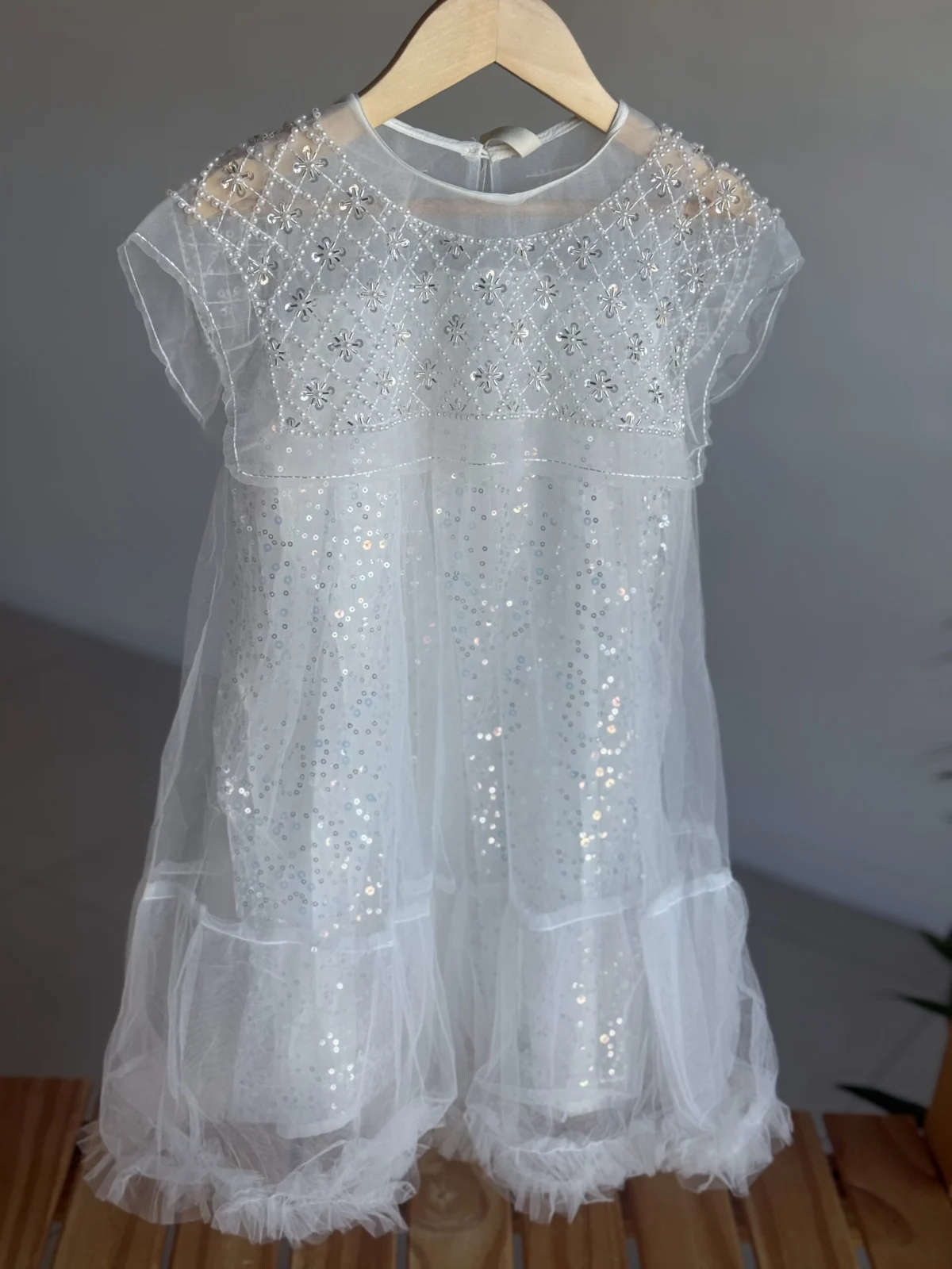VESTIDO LENTEJUELAS FIESTA BLANCO . LINEA IMPORTADA
