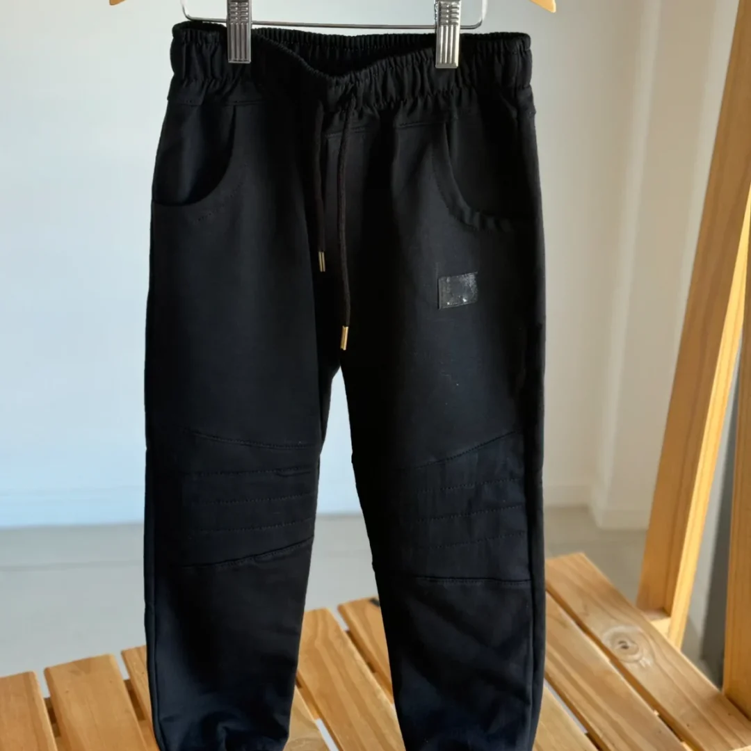 JOGGER RUSTICO RECORTE NEGRO