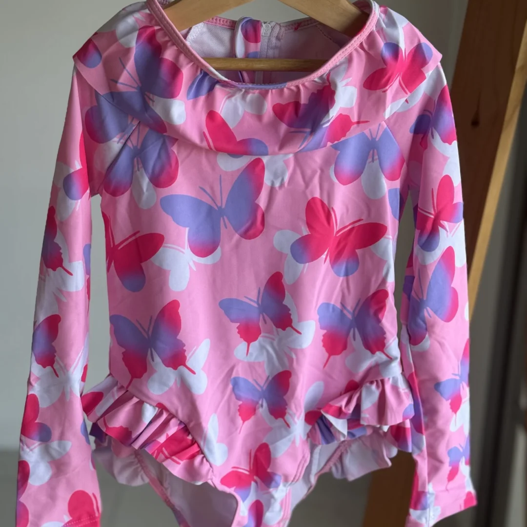 MALLA ENTERIZA PSUV +50 MARIPOSA ROSA