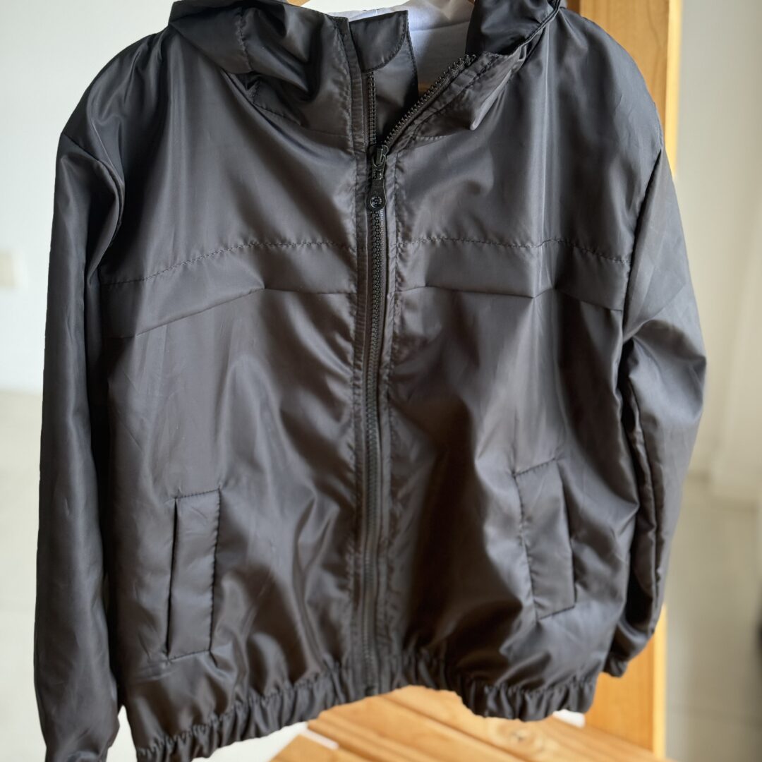 CAMPERA TOM ROMPEVIENTO NEGRA