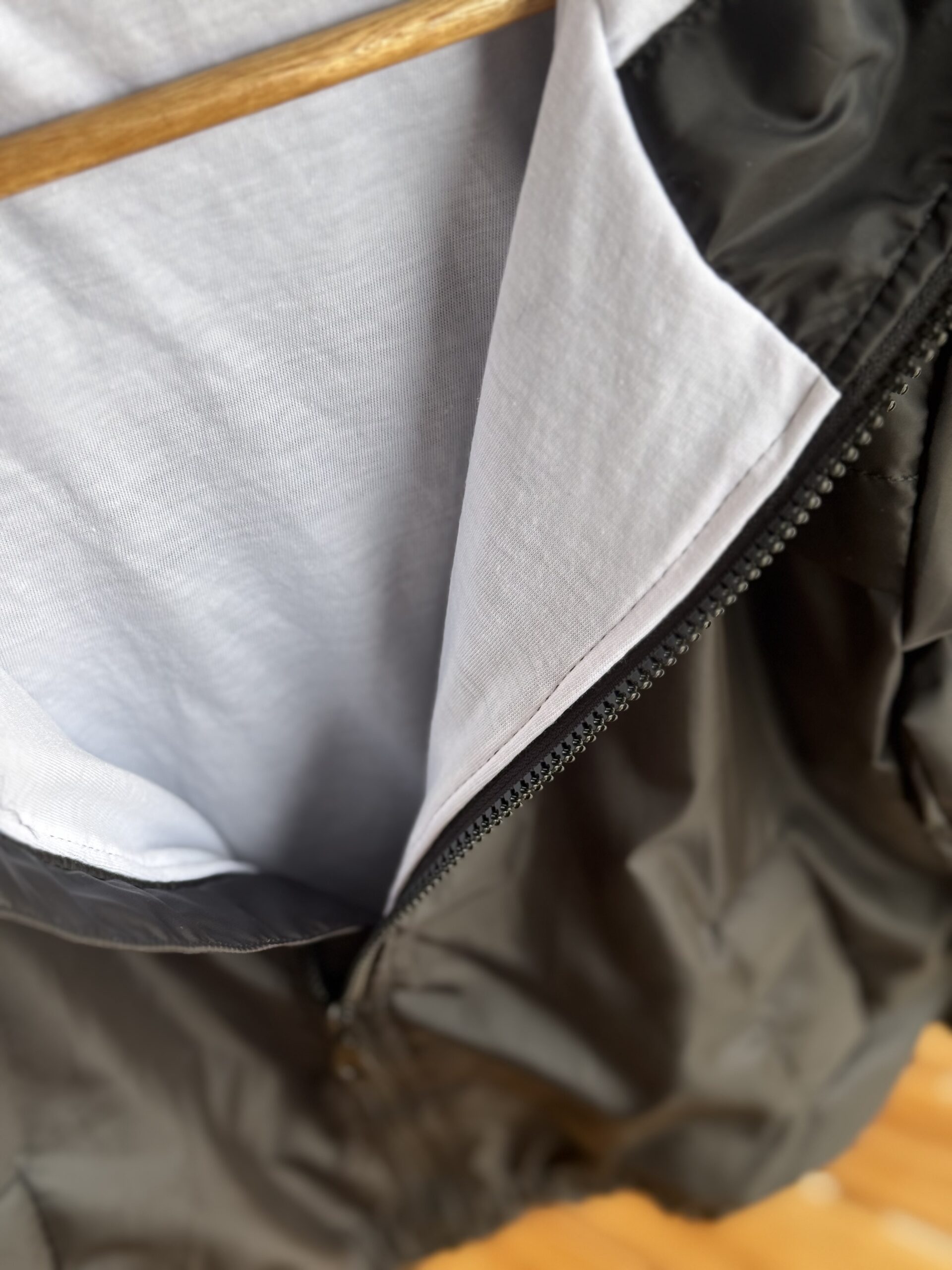 CAMPERA TOM ROMPEVIENTO NEGRA - Imagen 3