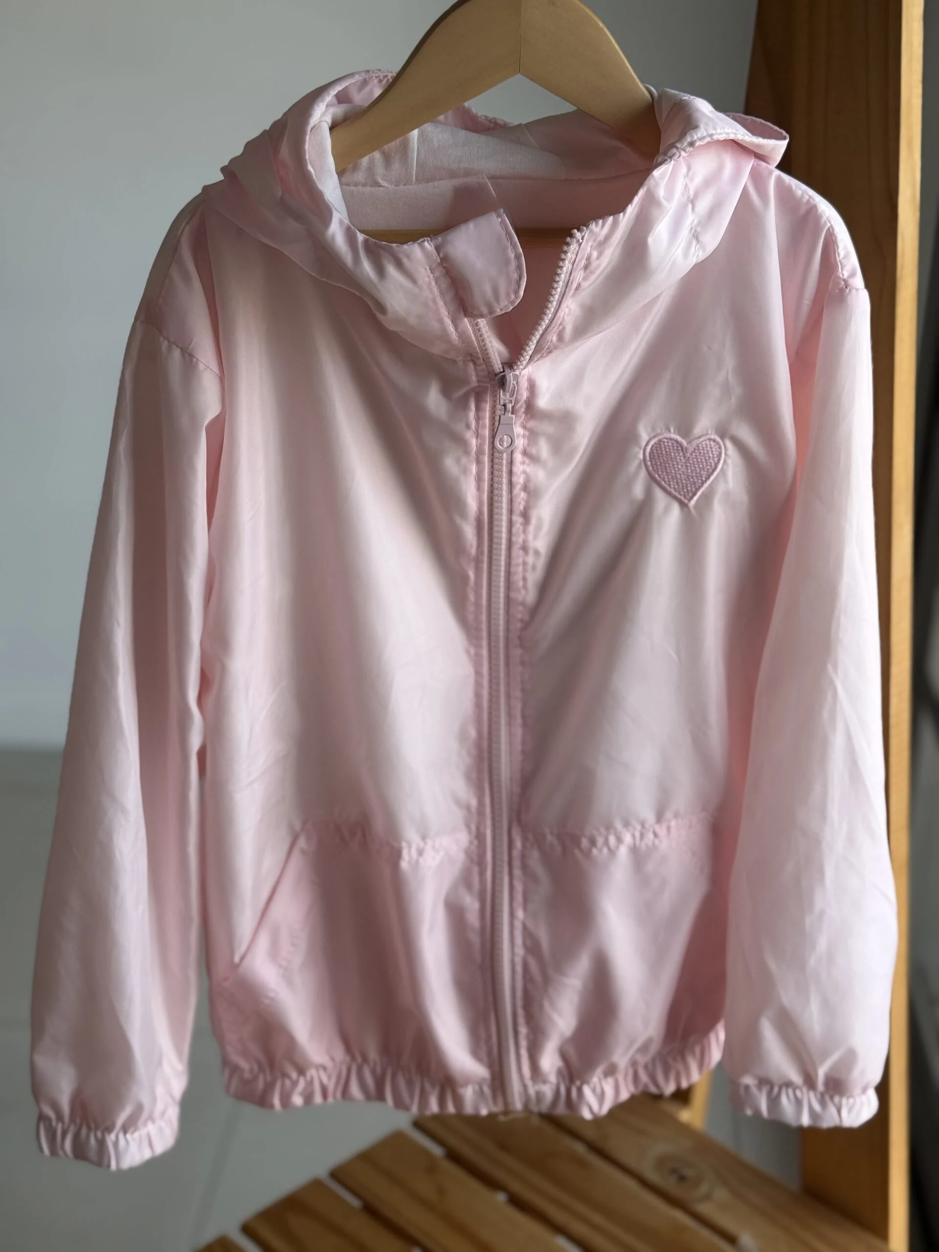 CAMPERA ROMPEVIENTO ROSA