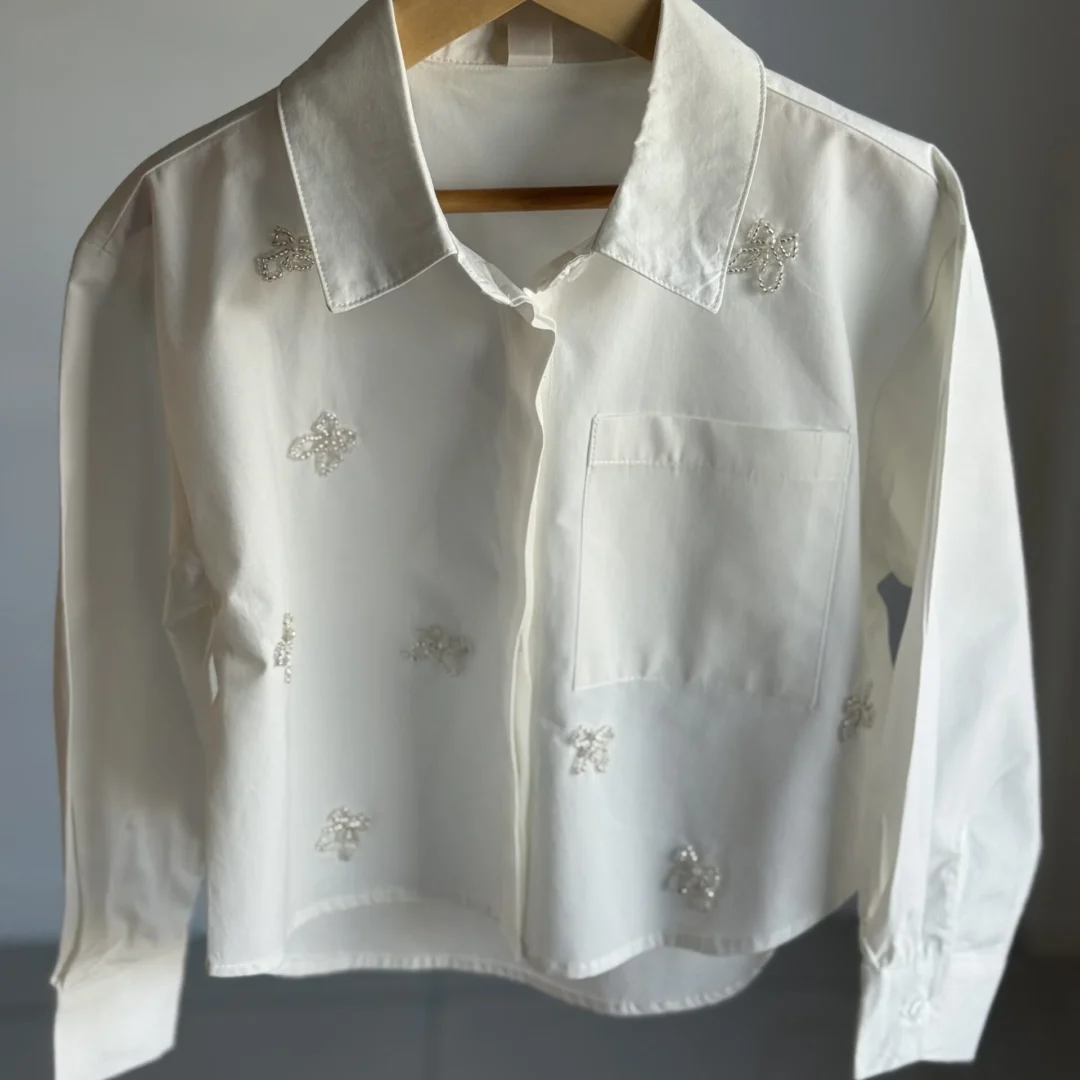 CAMISA BOW BLANCA . LÍNEA IMPORTADA