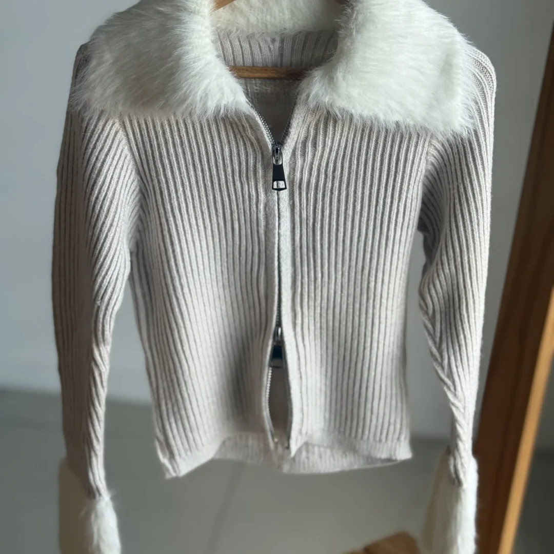 CAMPERA ROXI CREMA. LÍNEA IMPORTADA