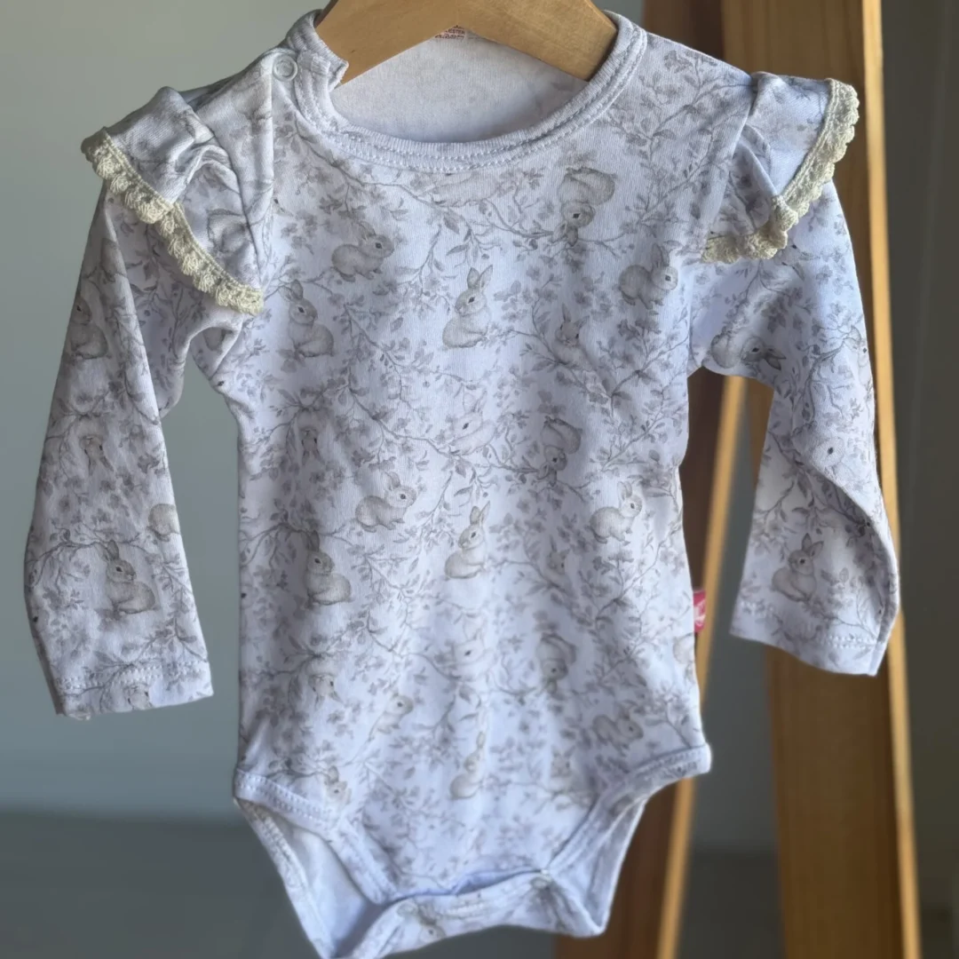 BODY CONEJOS GRIS
