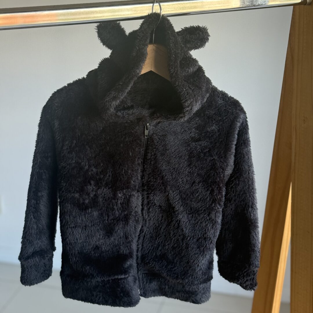 CAMPERA PELUCHE OSITO NEGRA