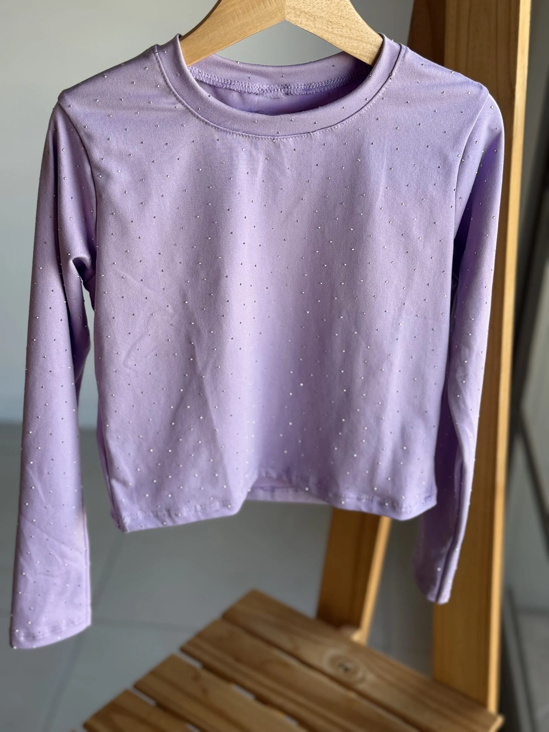 REMERA STRASS LILA