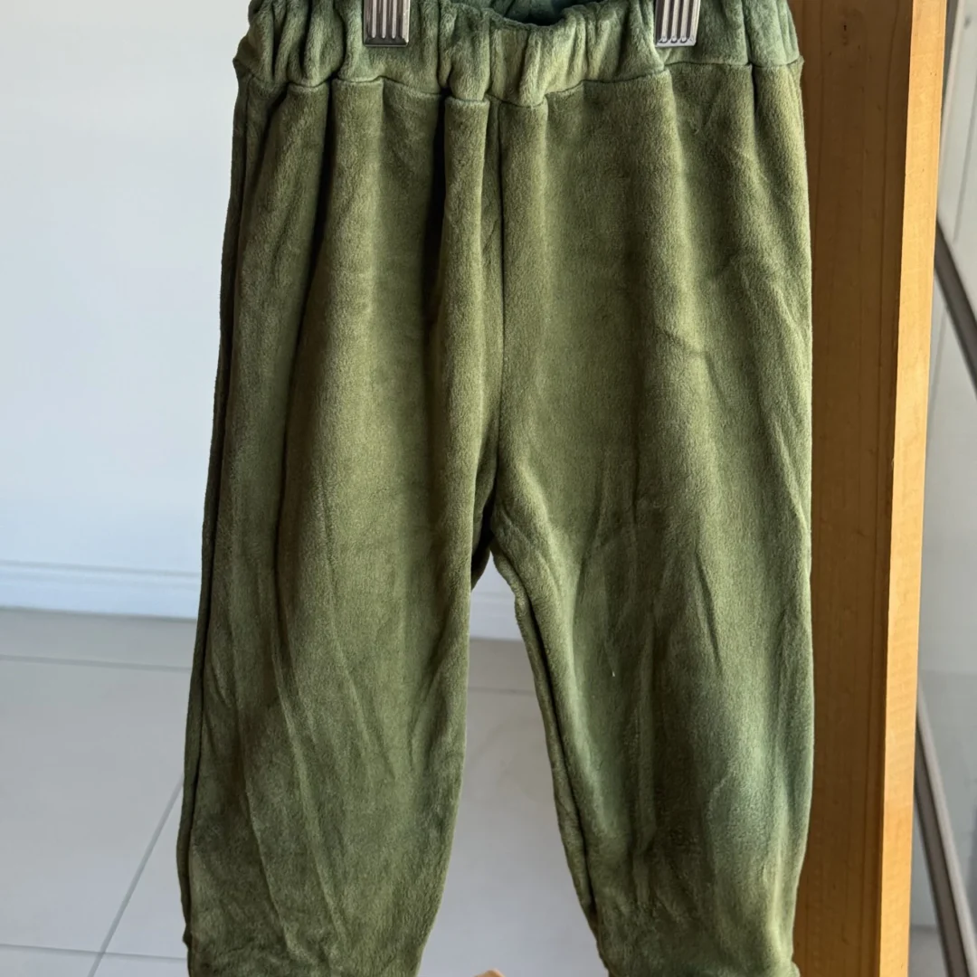 PANTALÓN PLUSH VERDE