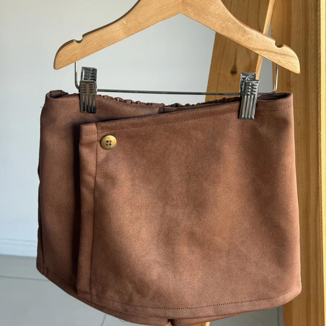 POLLERA SHORT GAMUZADA MARRON