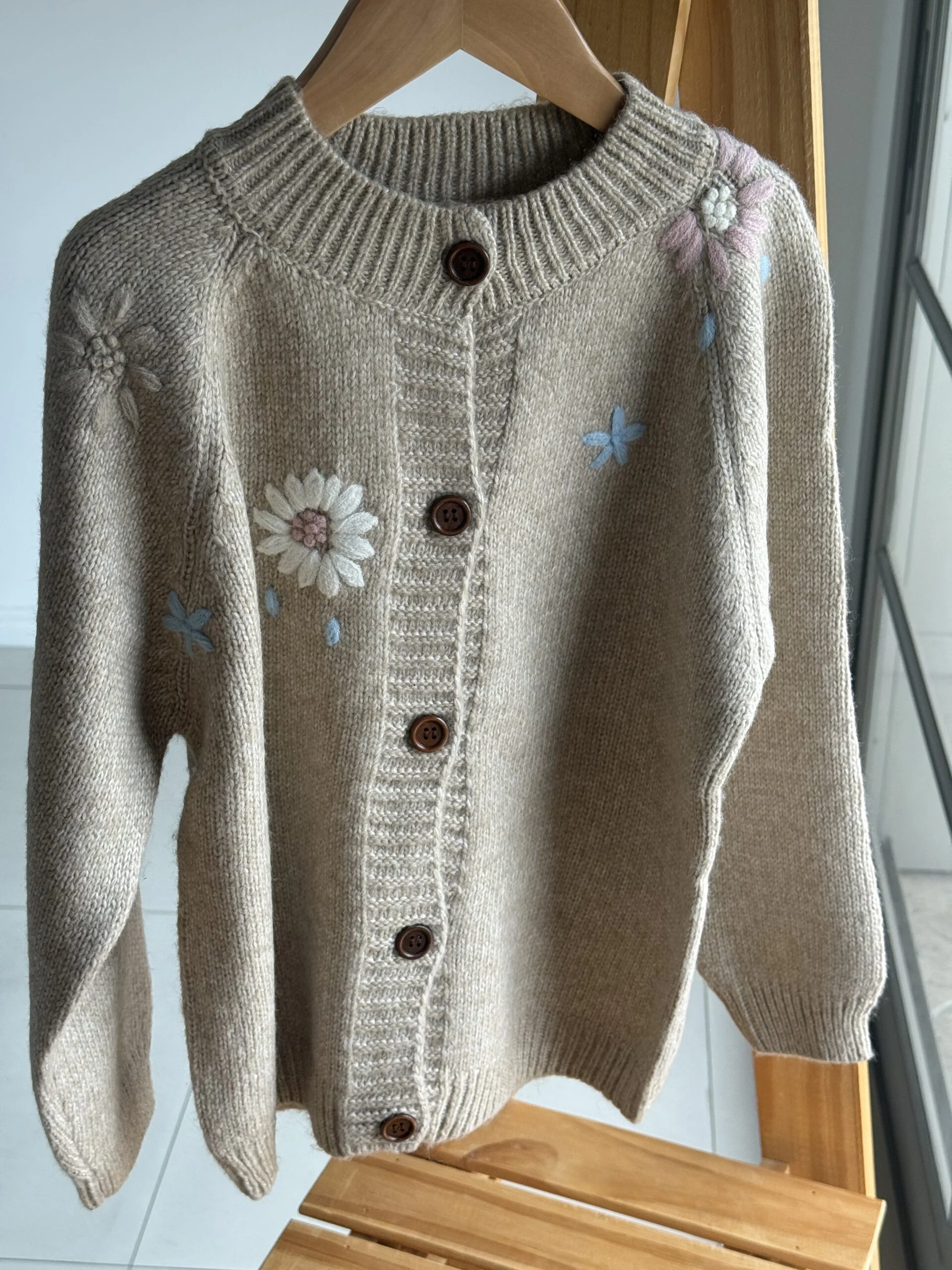 CÁRDIGAN INDY BEIGE . LÍNEA IMPORTADA