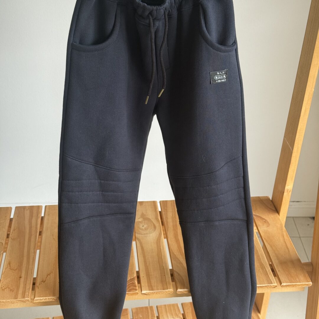 JOGGER RECORTE FRISA AZUL NOCHE