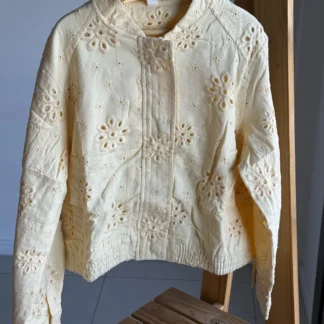 CAMPERA BORDADA AMARILLA . LÍNEA IMPORTADA