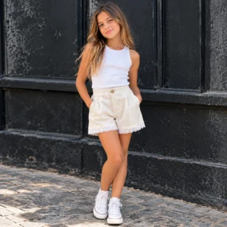 SHORT DE LINO NATURAL CON PUNTILLA