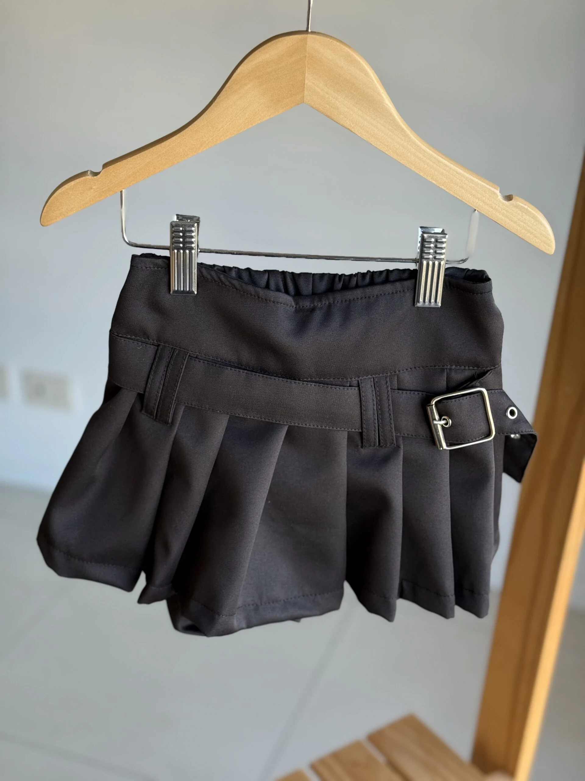 POLLERA SHORT SASTRERA NEGRA
