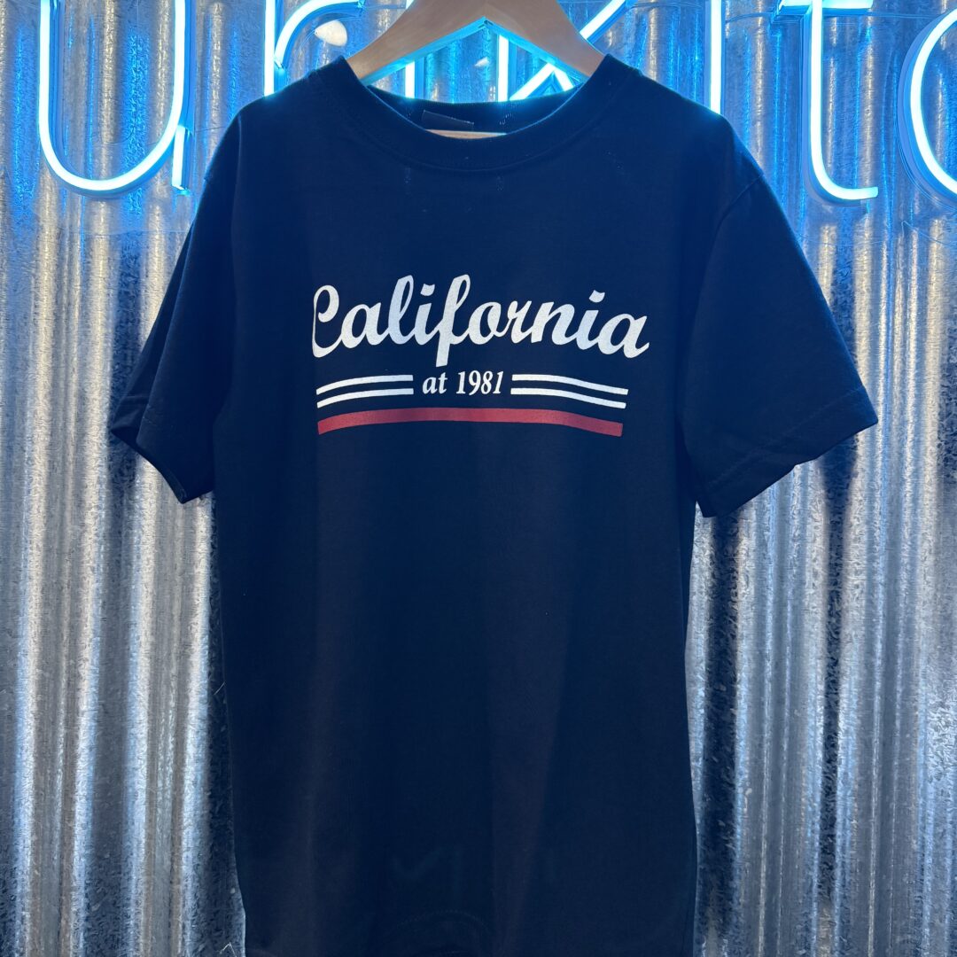 REMERA CALIFORNIA NEGRA
