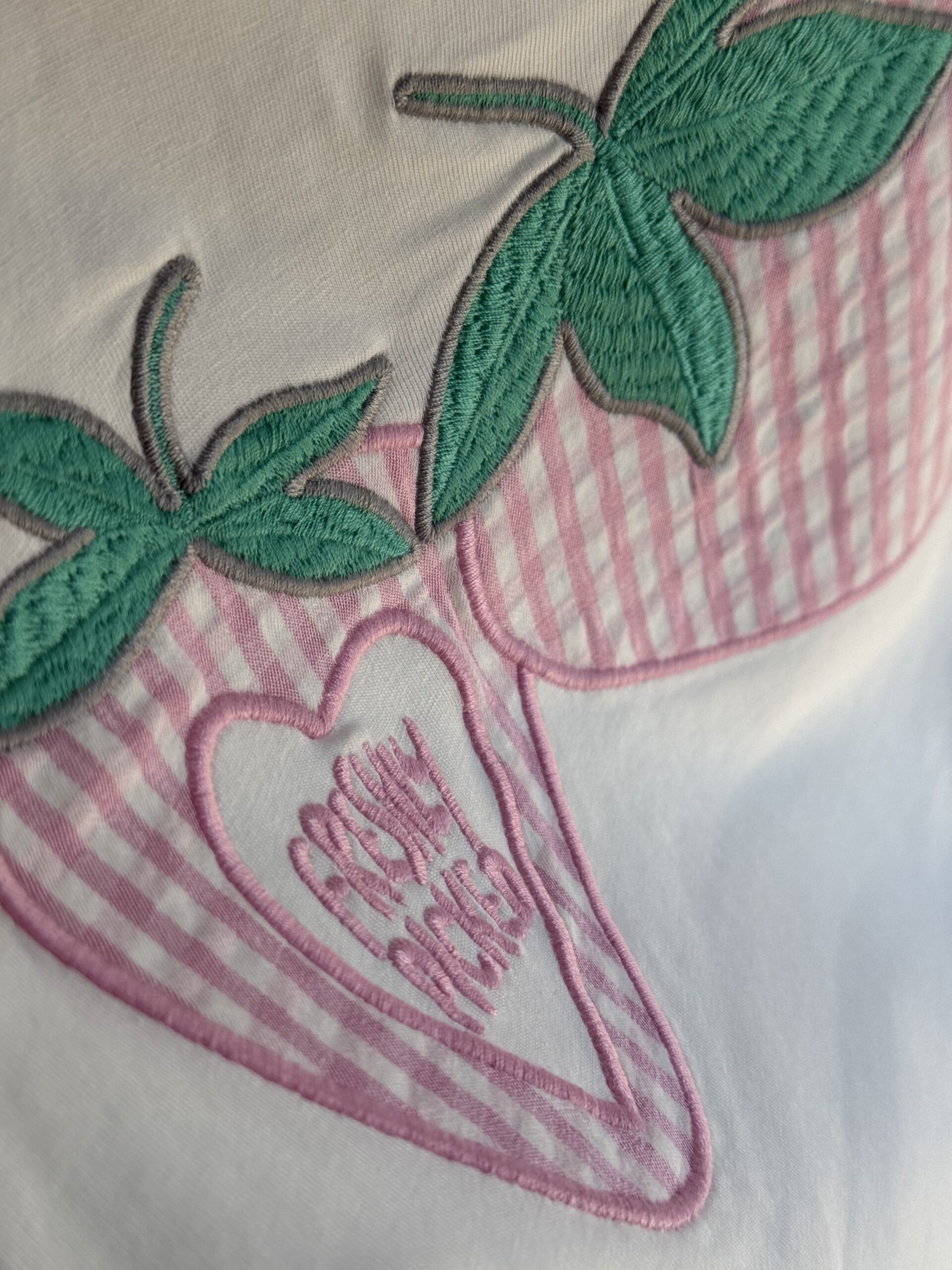 REMERA FRUTILLA BLANCA (modelo OVER). LINEA IMPORTADA - Imagen 2