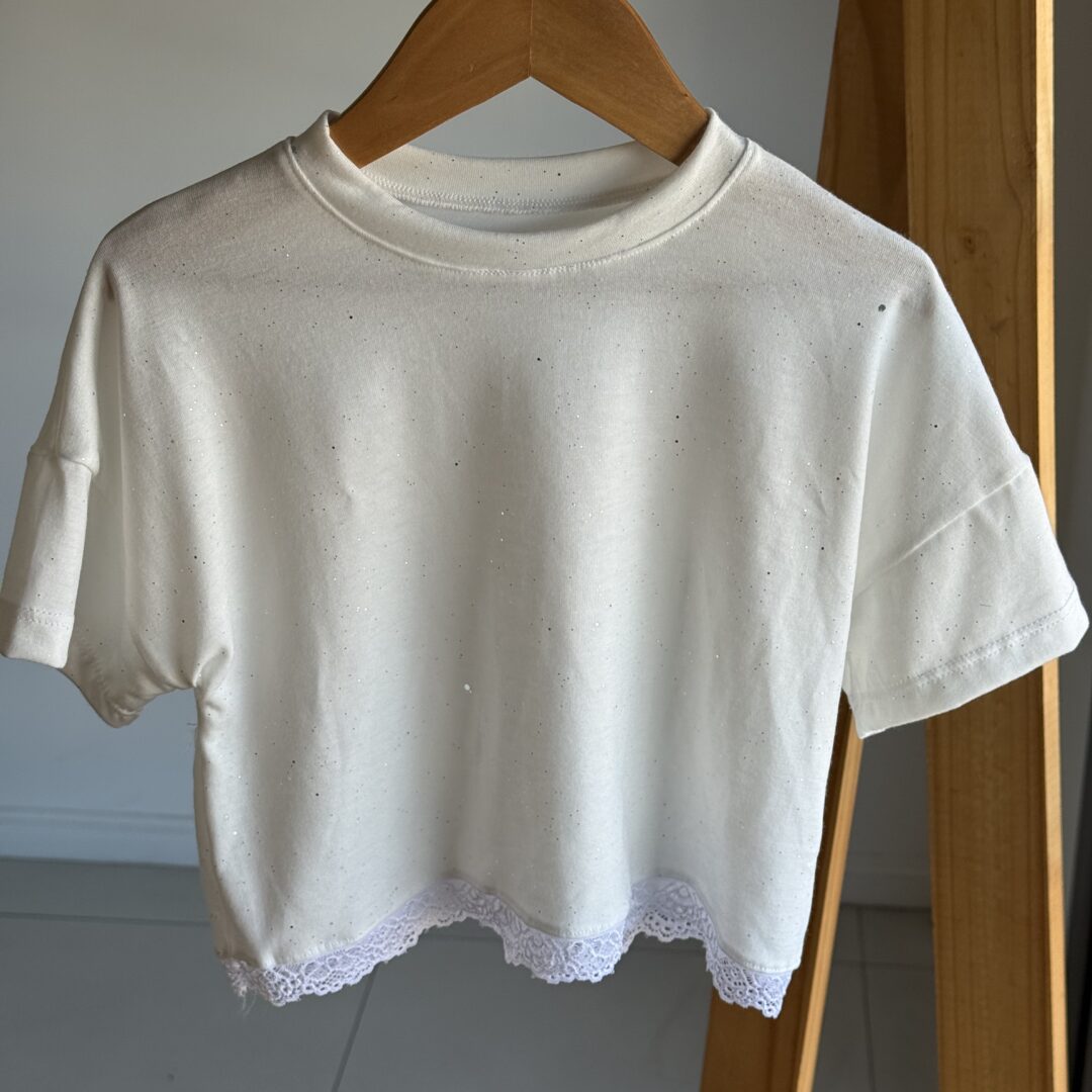 REMERA MODAL SOFT BRILLOS Y PUNTILLA BLANCA