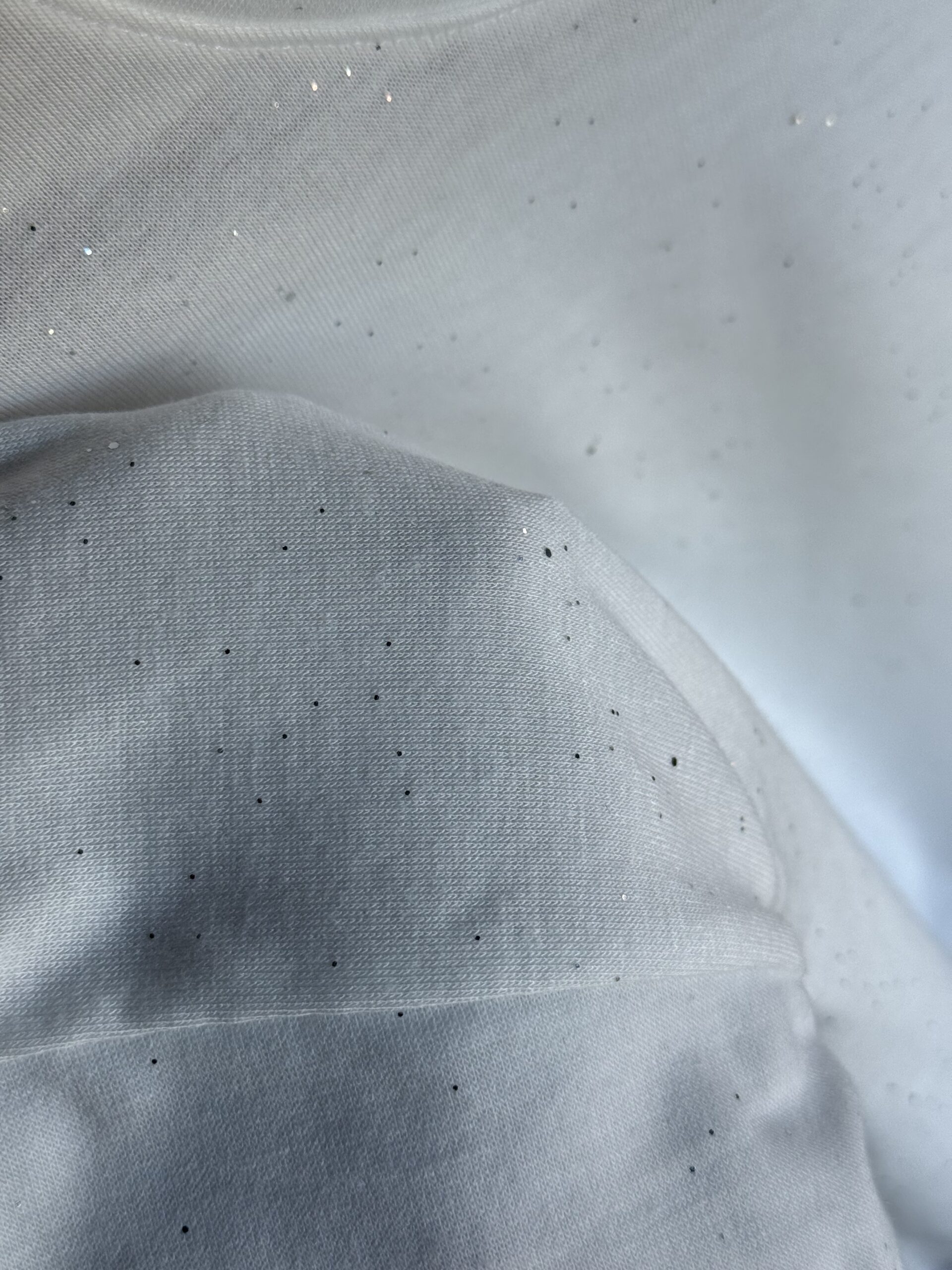 REMERA MODAL SOFT BRILLOS Y PUNTILLA BLANCA - Imagen 3