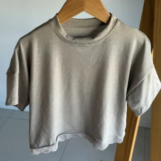 REMERA MODAL SOFT BRILLOS Y PUNTILLA VISON