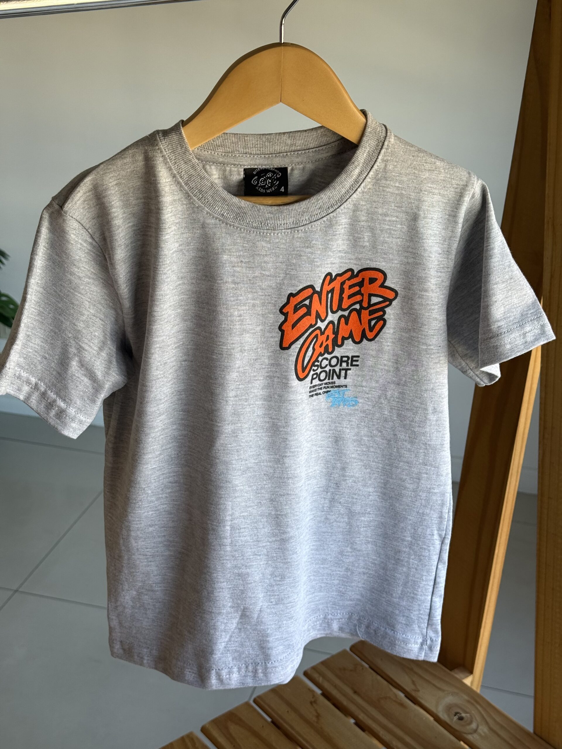 REMERA ENTER GAME GRIS