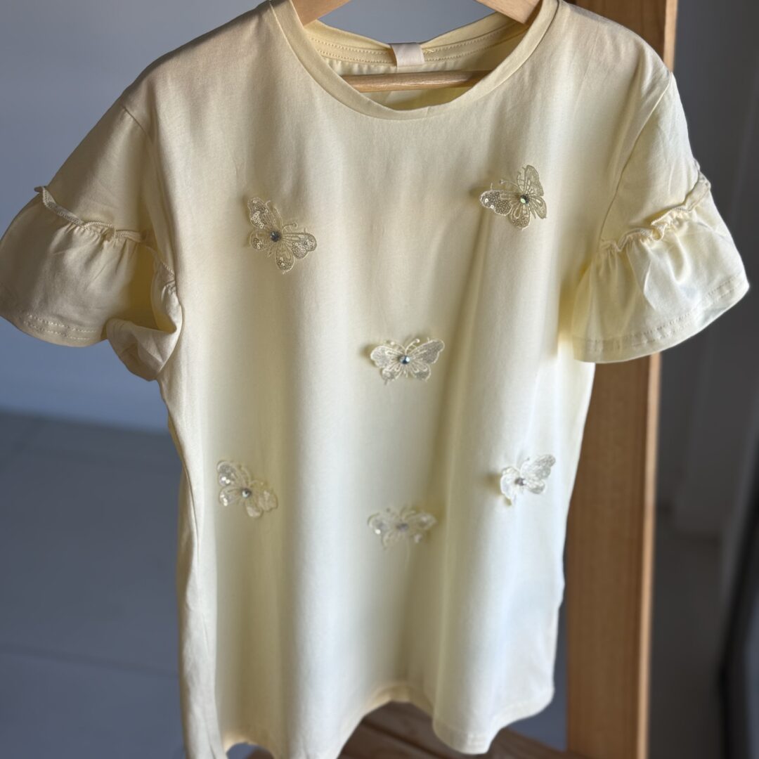 REMERA MARIPOSAS AMARILLA. LÍNEA IMPORTADA