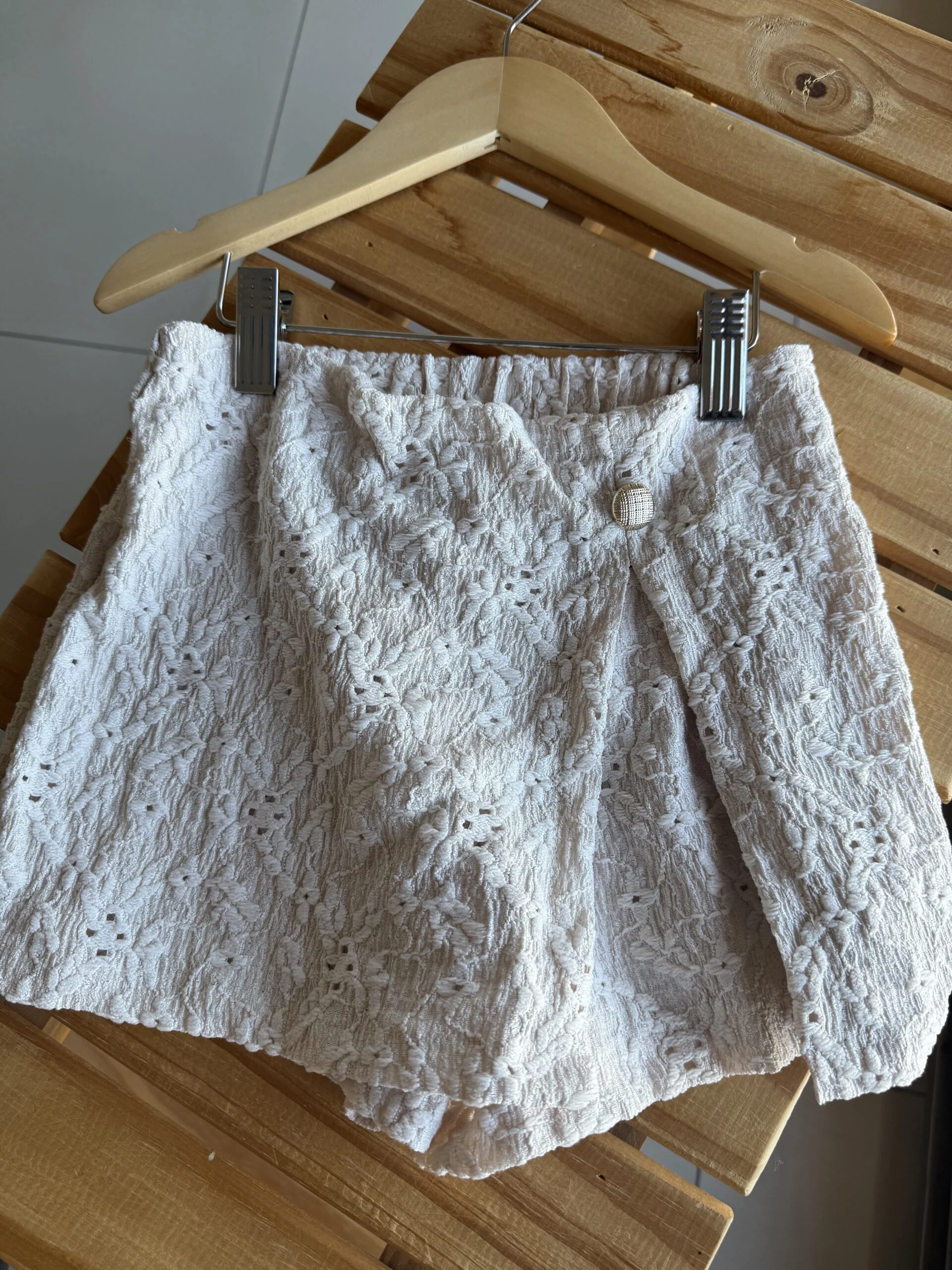 POLLERA SHORT BRODERIE DENANCY BEIGE
