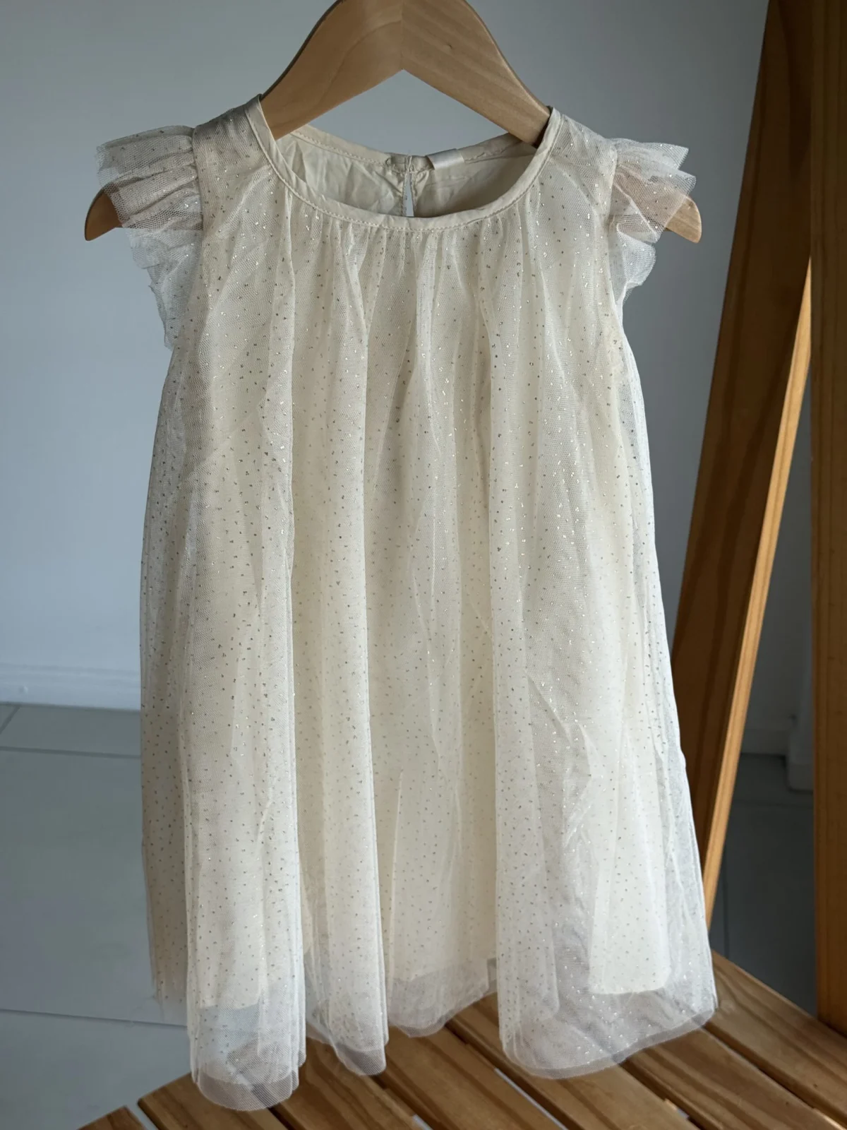 VESTIDO TUL BRILLOS CREMA. LÍNEA IMPORTADA