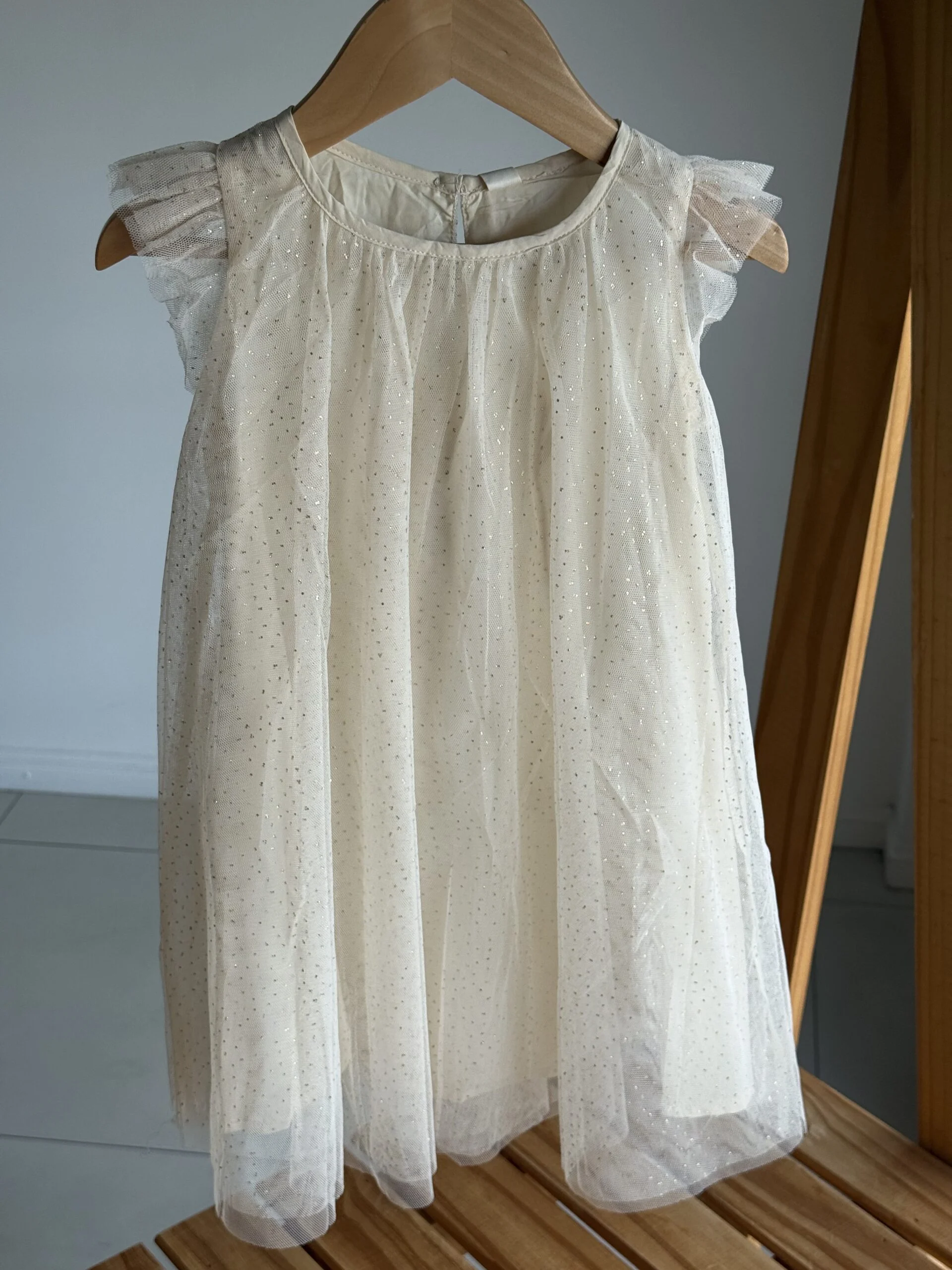 VESTIDO TUL BRILLOS CREMA. LÍNEA IMPORTADA