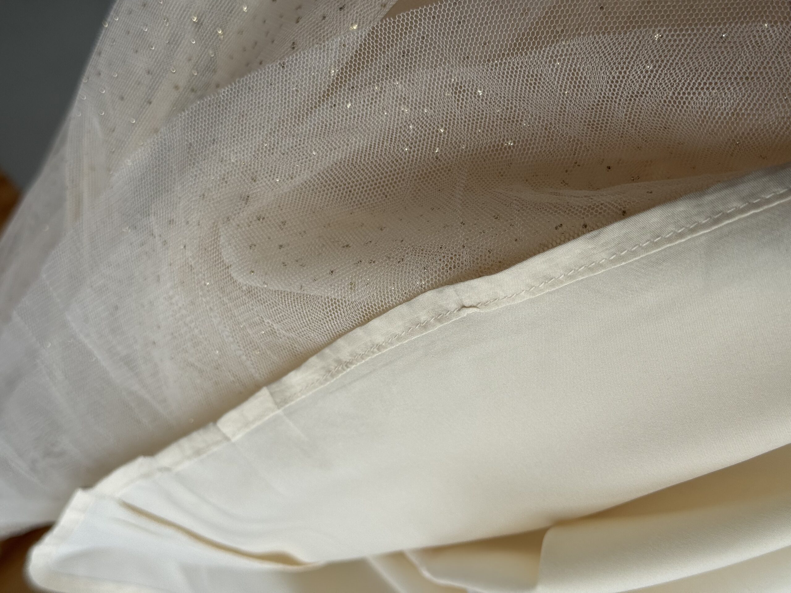 VESTIDO TUL BRILLOS CREMA. LÍNEA IMPORTADA - Imagen 4