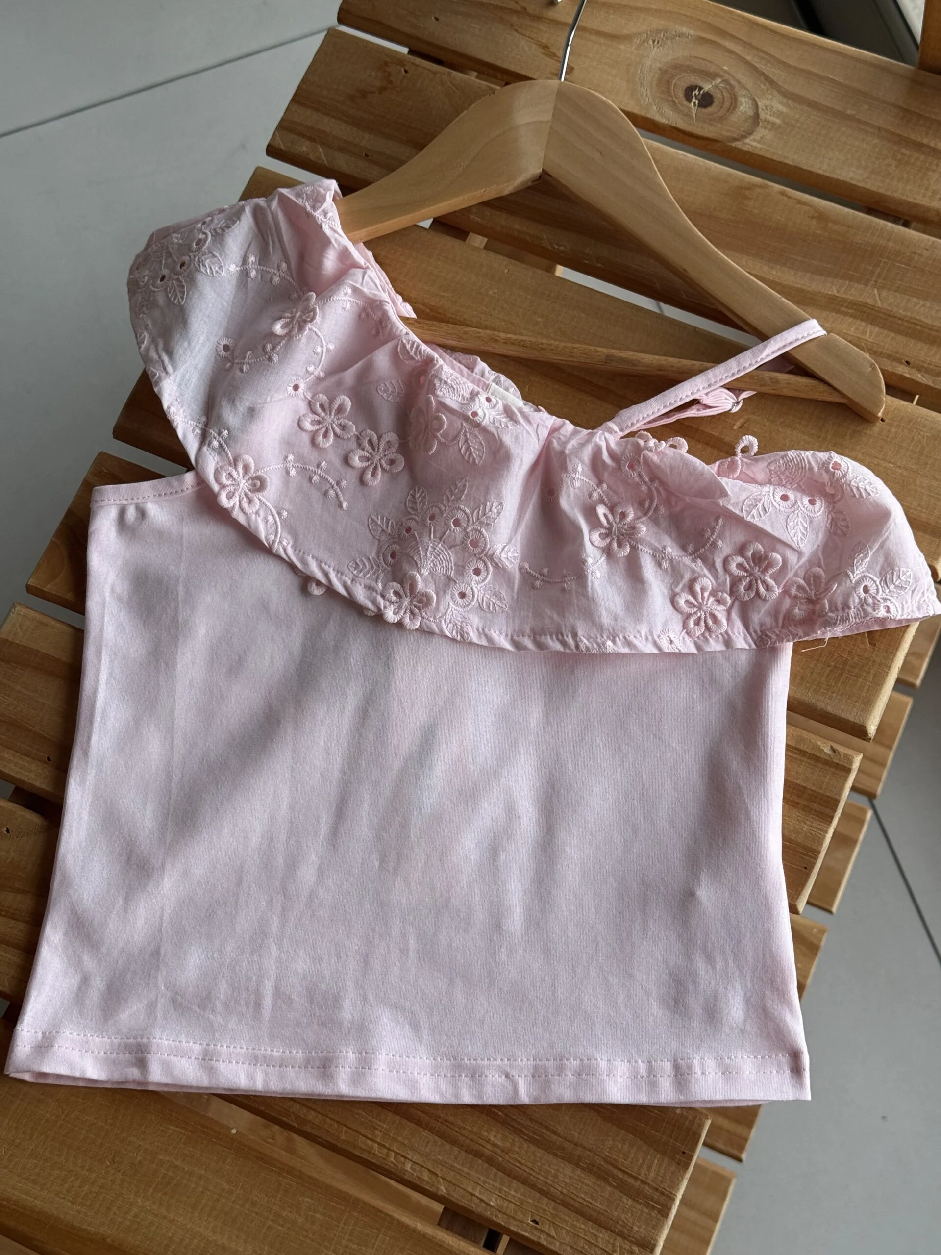 BLUSA ASIMÉTRICA ROSA. LÍNEA IMPORTADA