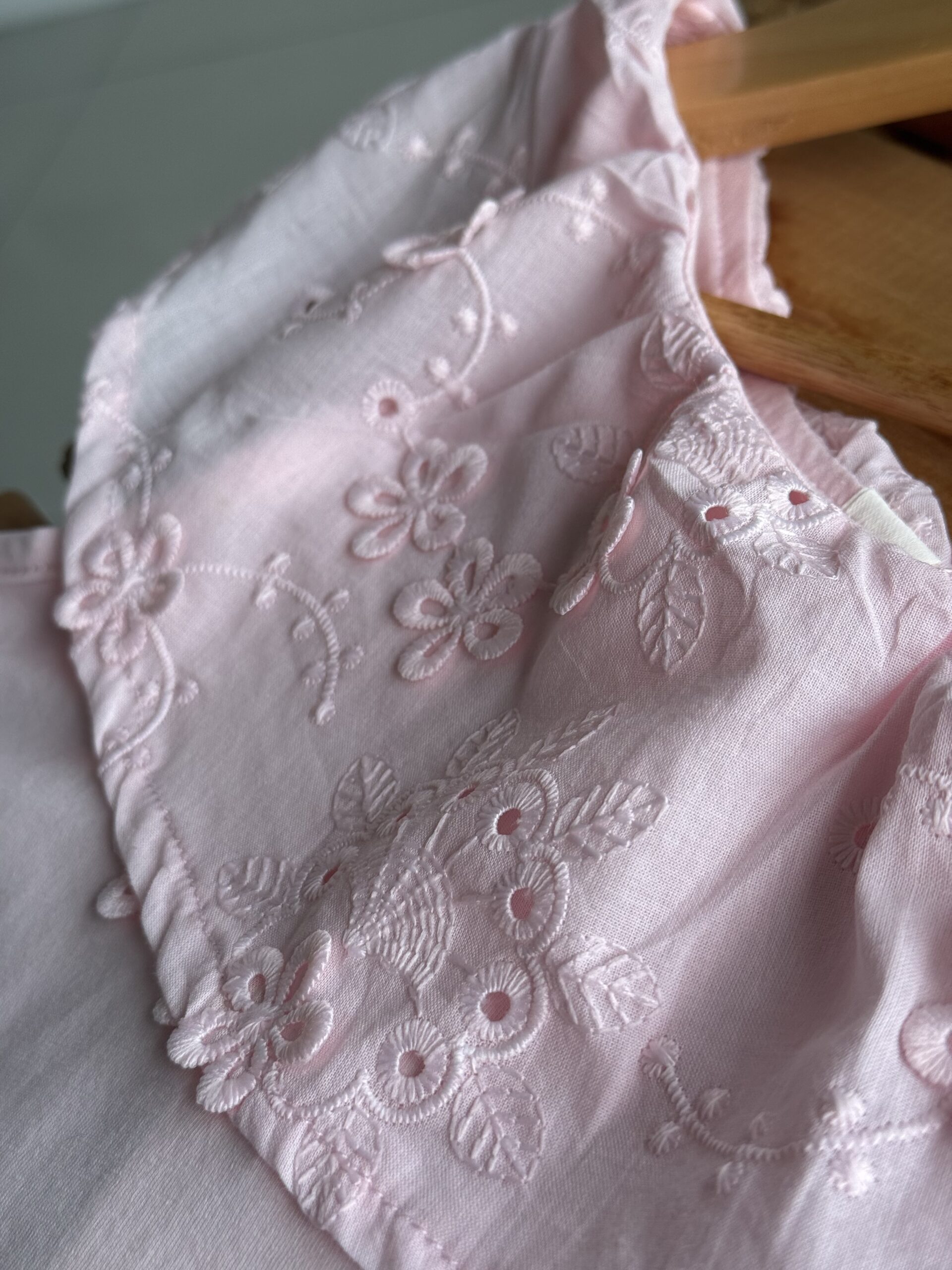 BLUSA ASIMÉTRICA ROSA. LÍNEA IMPORTADA - Imagen 2