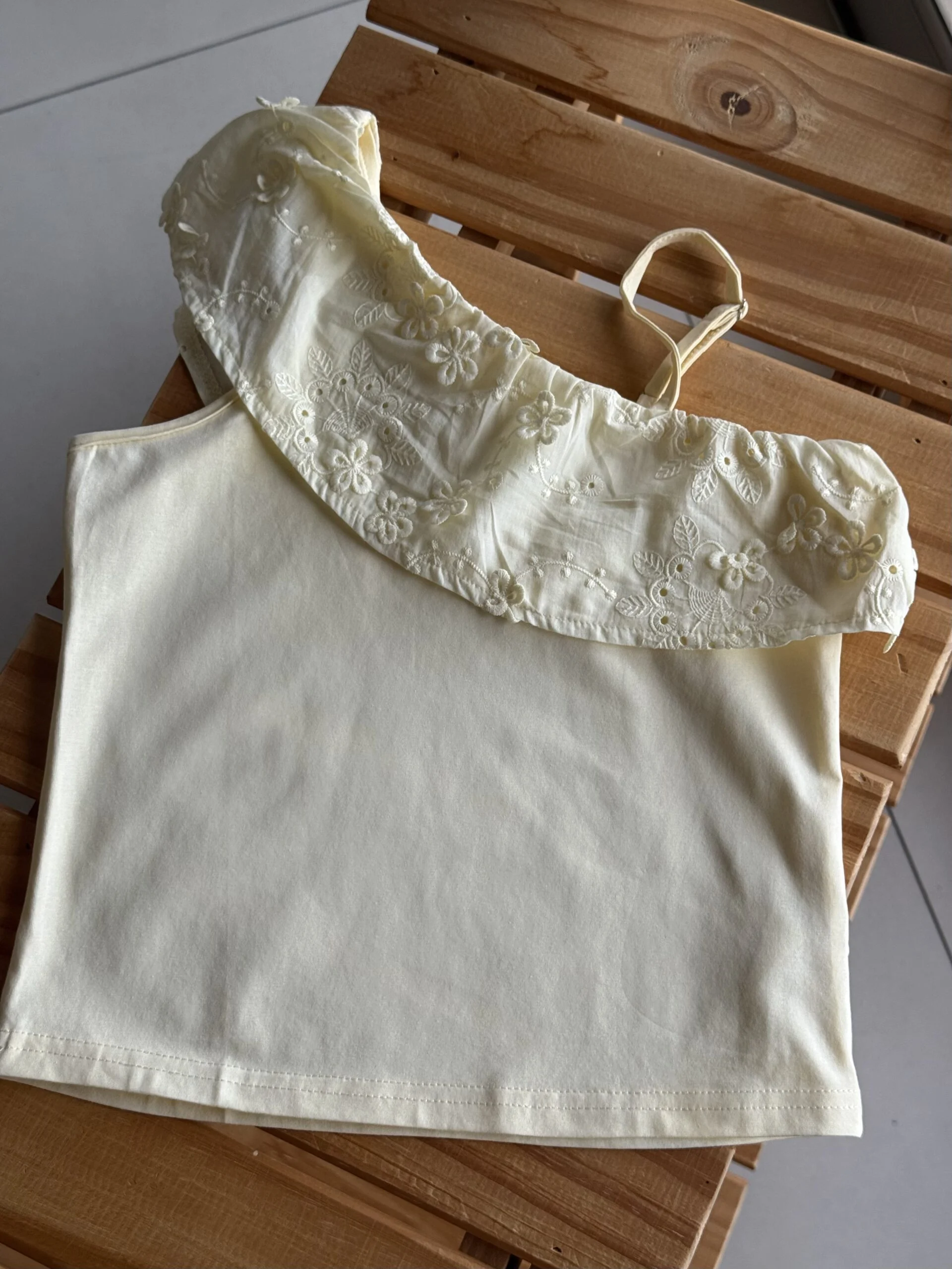 BLUSA ASIMÉTRICA AMARILLA .LINEA IMPORTADA