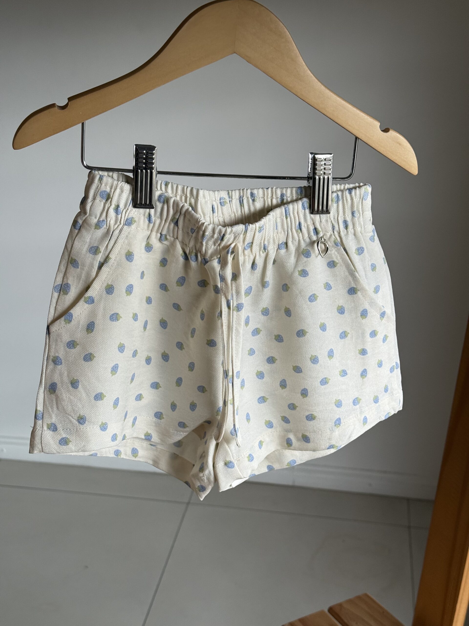 SHORT FRUTILLA CELESTE . LÍNEA IMPORTADA