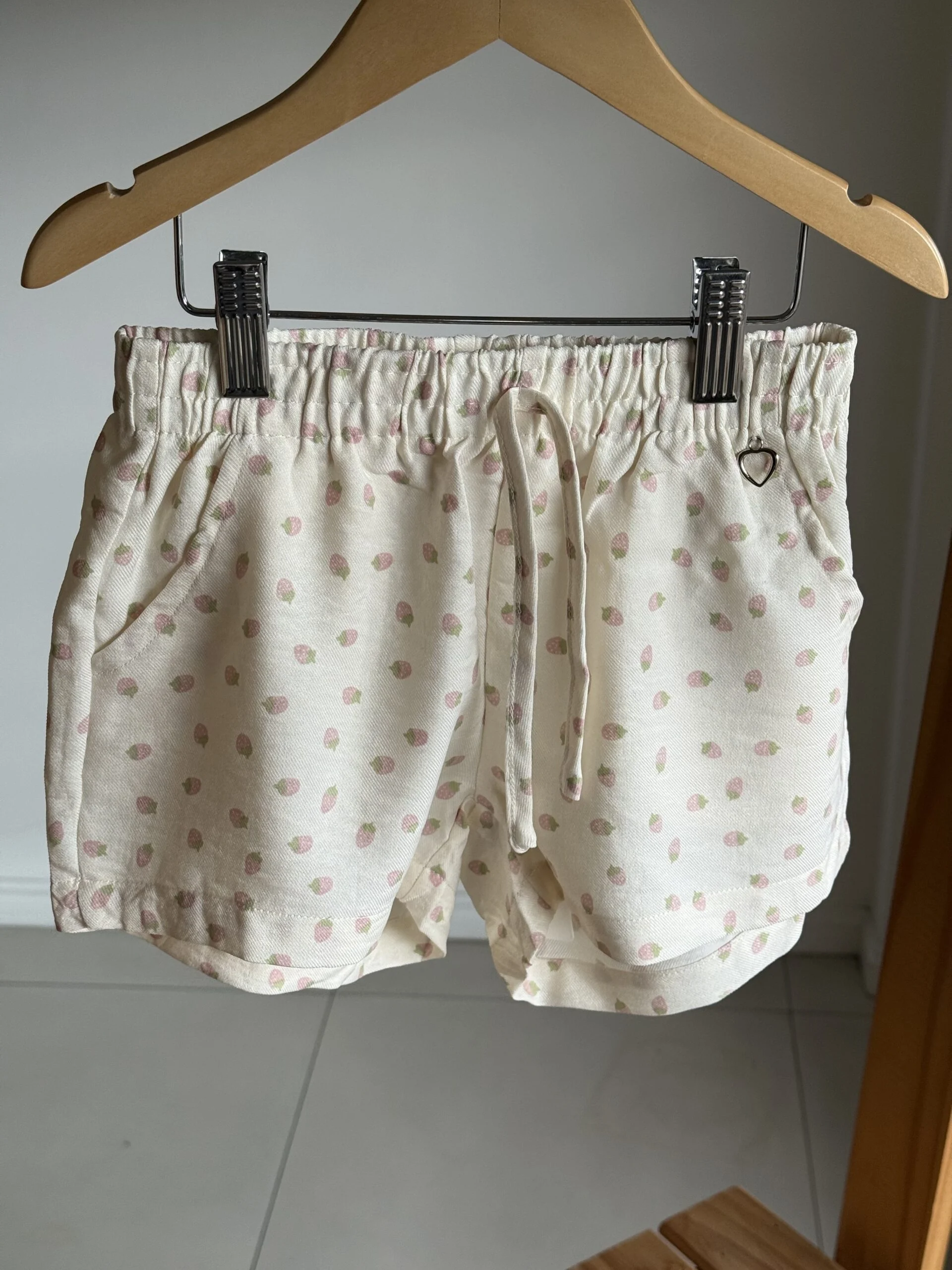 SHORT FRUTILLA ROSA . LÍNEA IMPORTADA